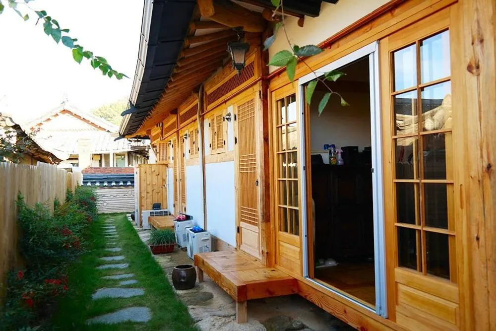 Jeonju Yeonwoodang Hanok Stay