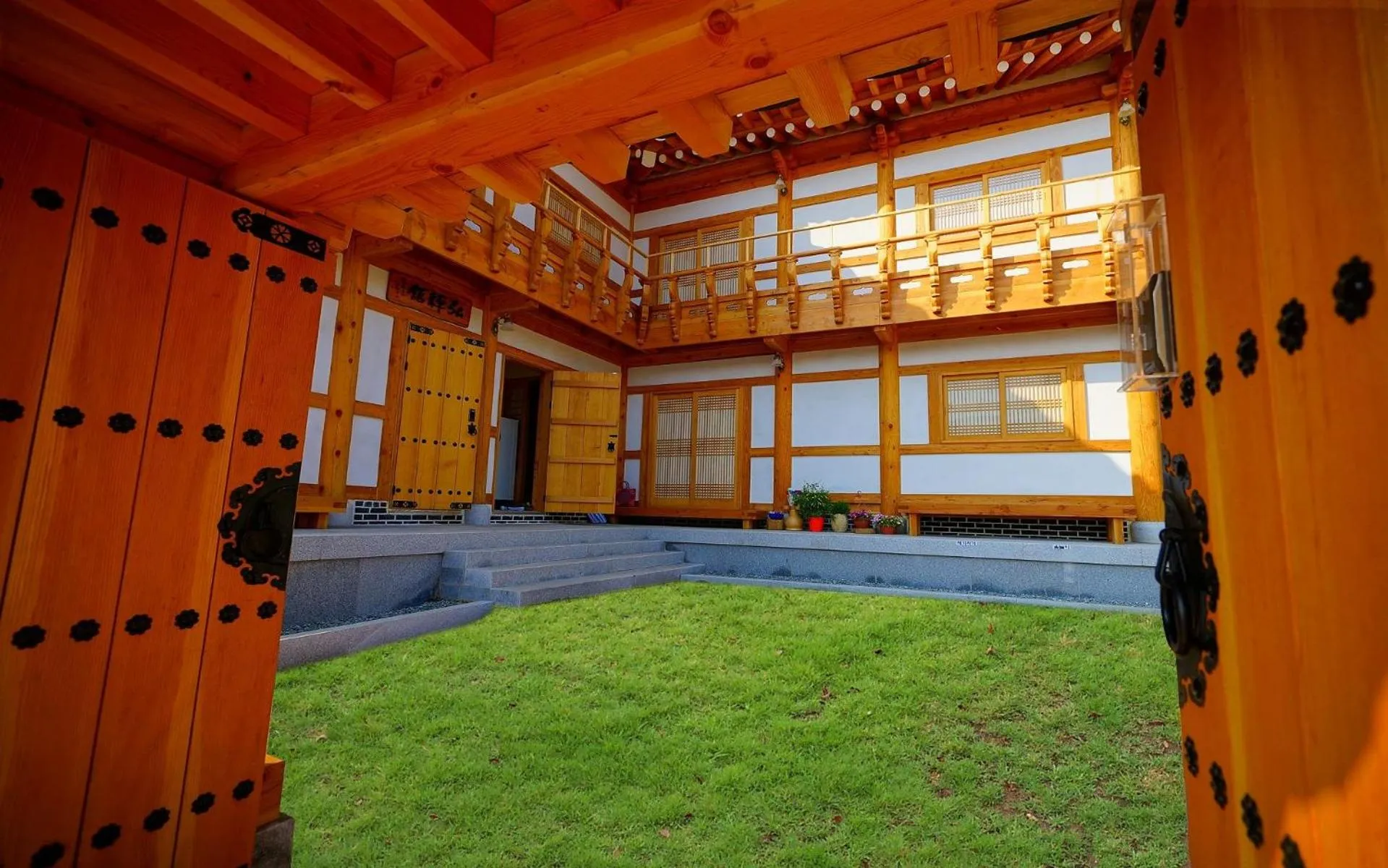 Garden view in Gongju honghwigwan guesthouse