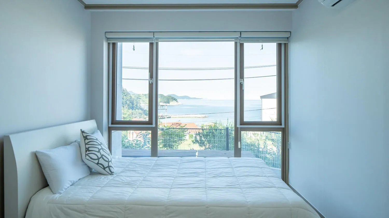 Bed in Geojae Amor Family Pension