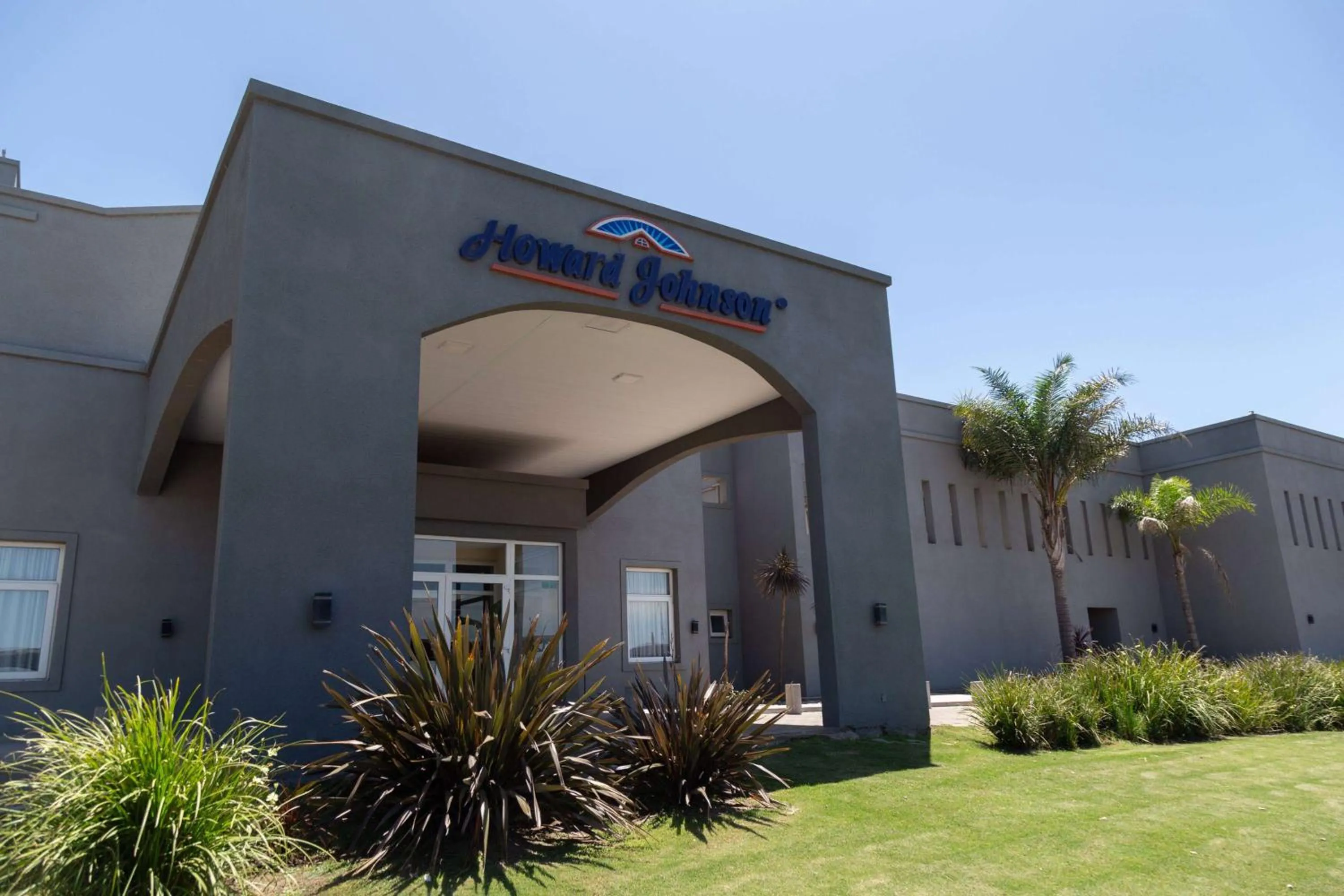 Property building in Howard Johnson Hotel & Resort Funes