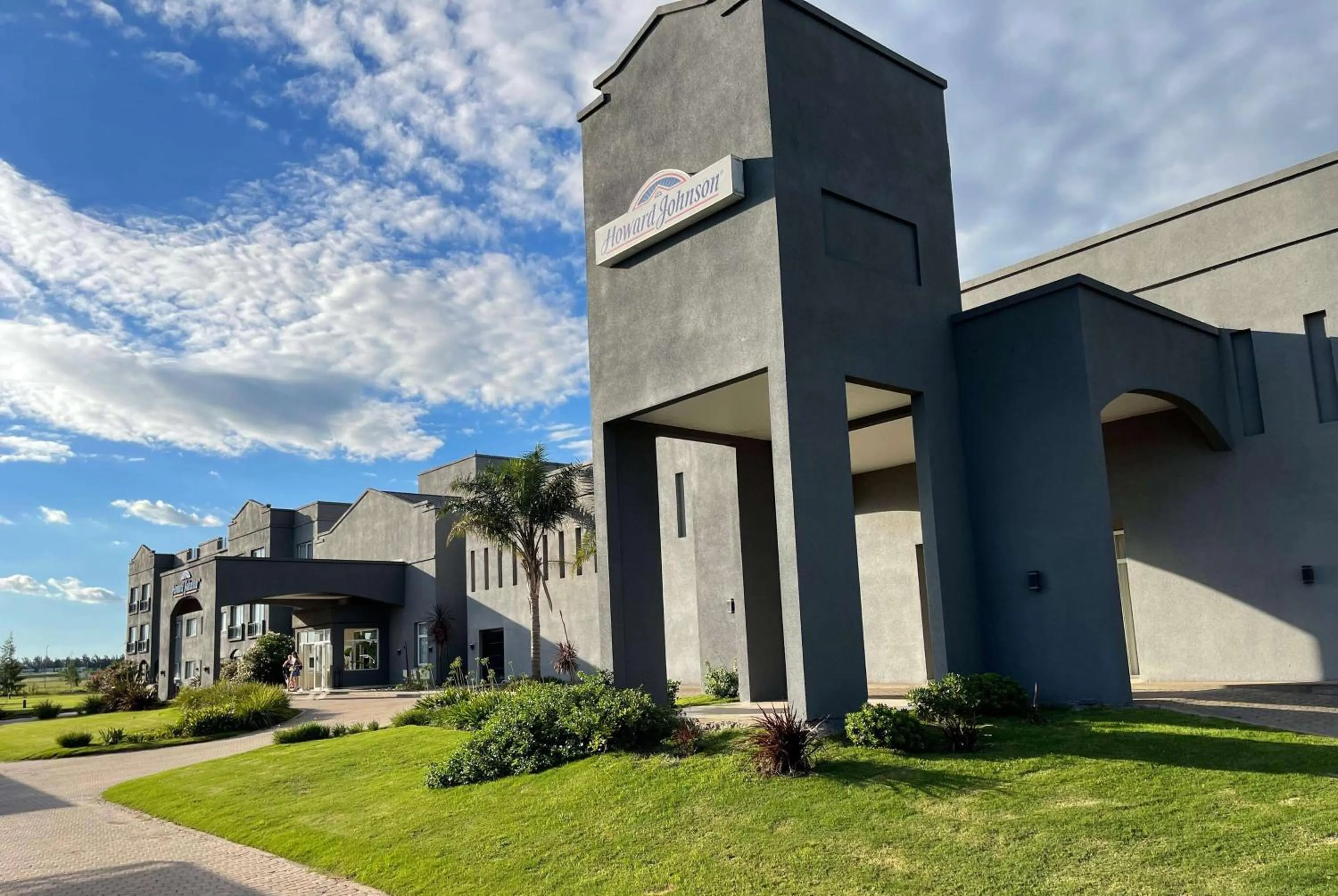 Property building in Howard Johnson Hotel & Resort Funes