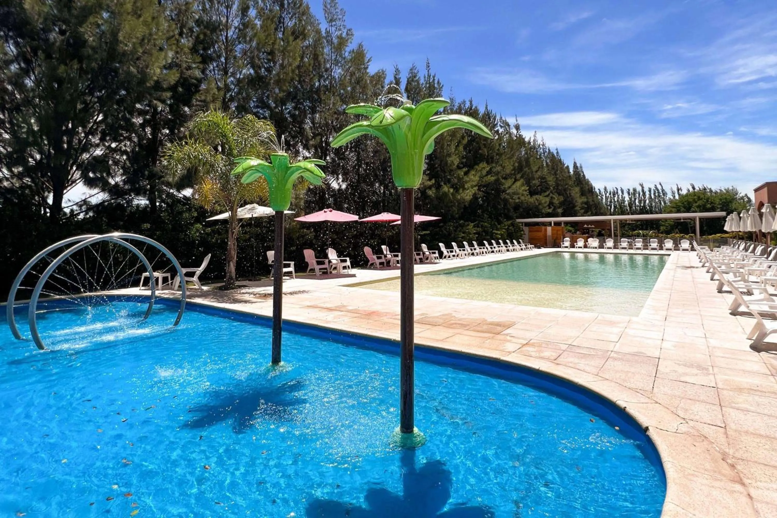 Pool view in Howard Johnson Hotel & Resort Funes