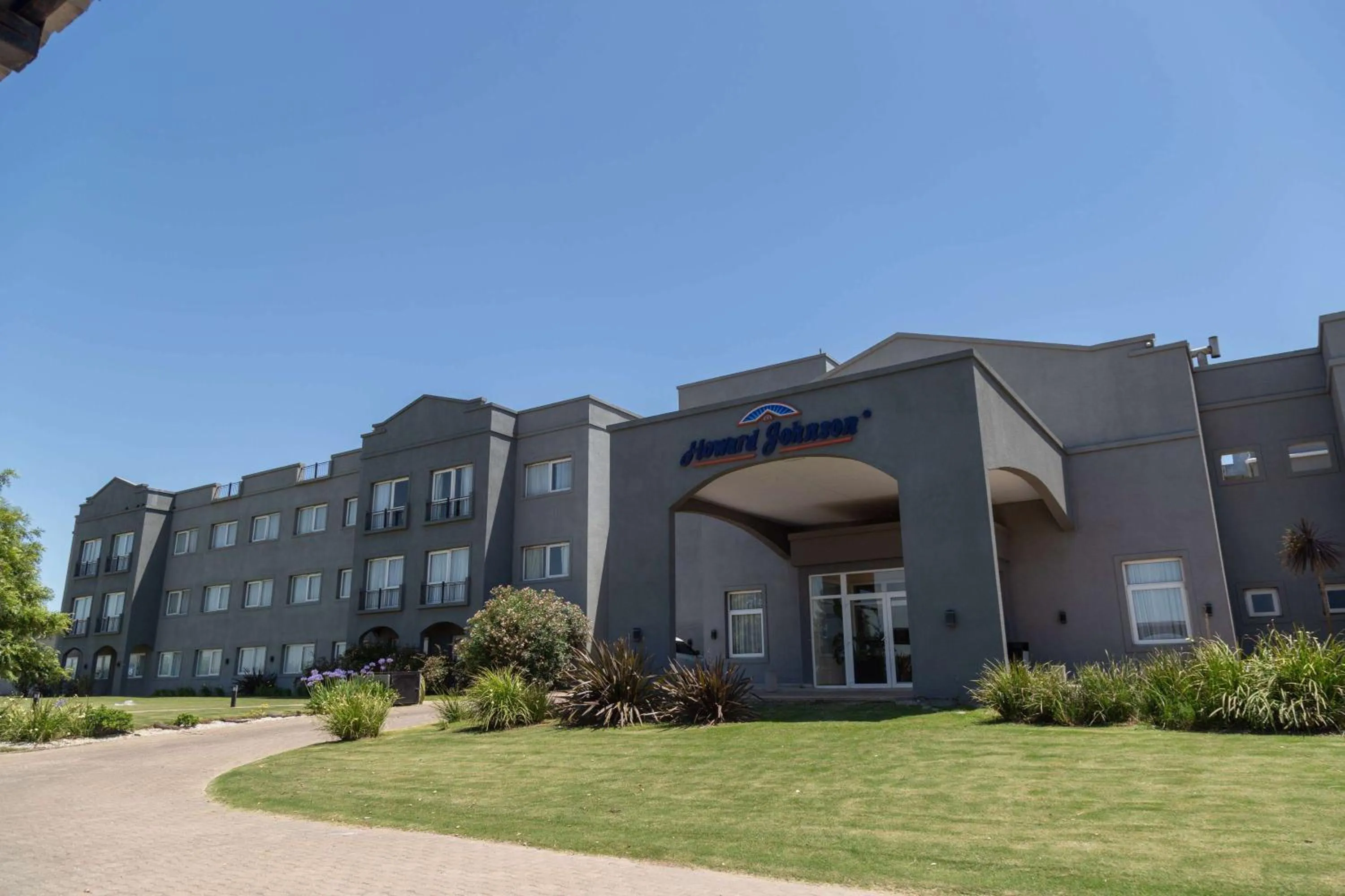 Property building in Howard Johnson Hotel & Resort Funes