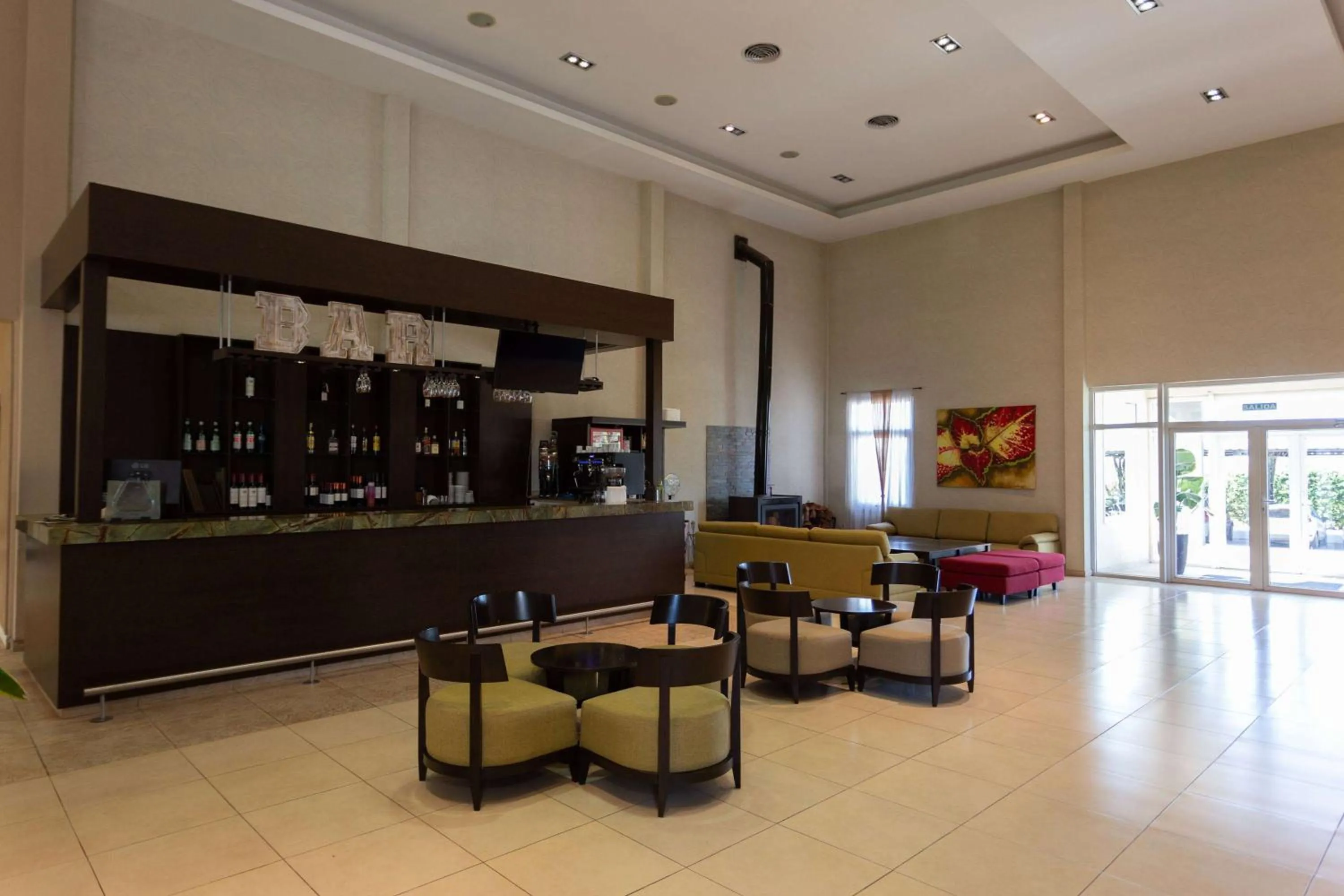 Lounge or bar in Howard Johnson Hotel & Resort Funes