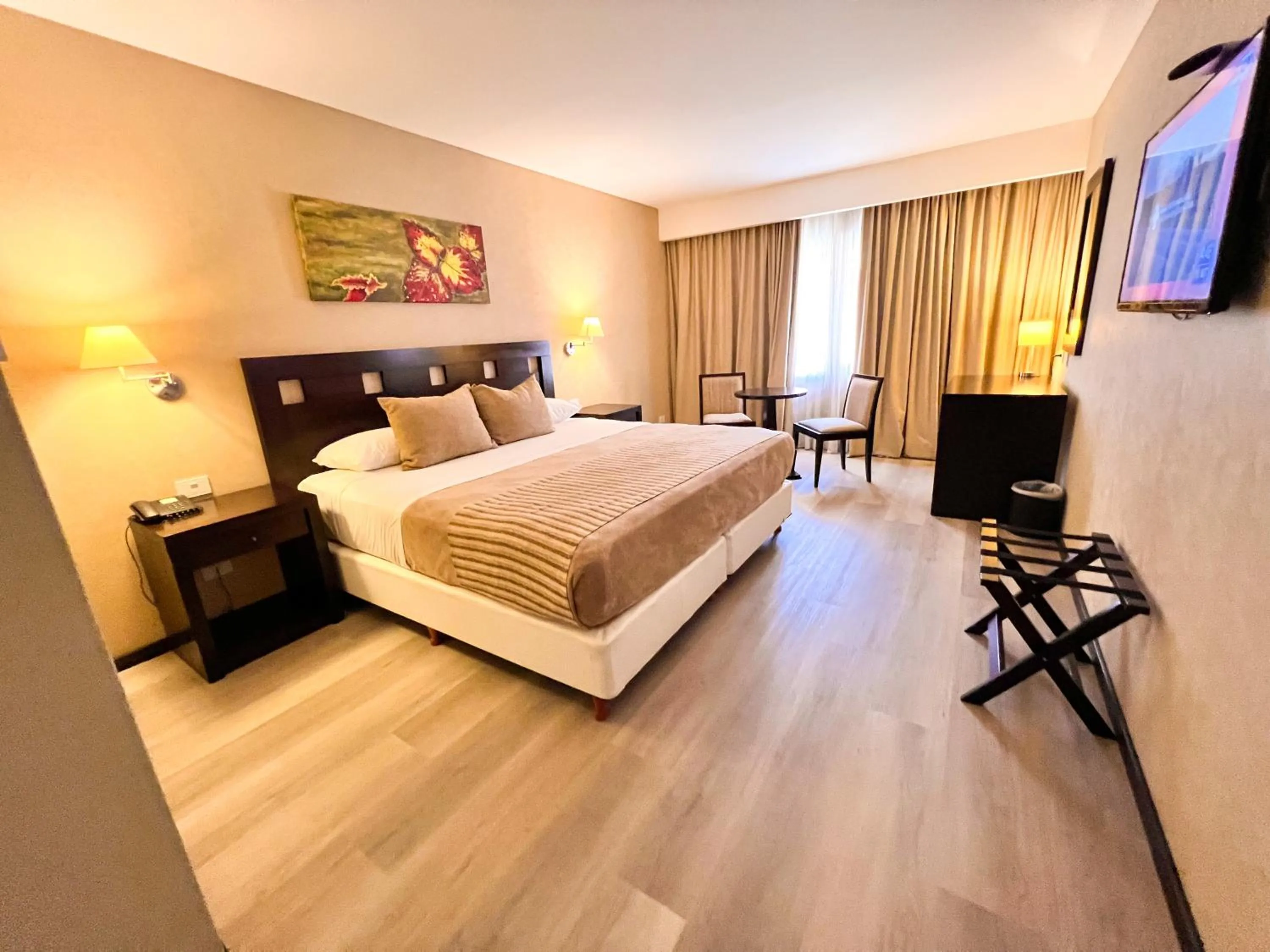 Bed in Howard Johnson Hotel & Resort Funes