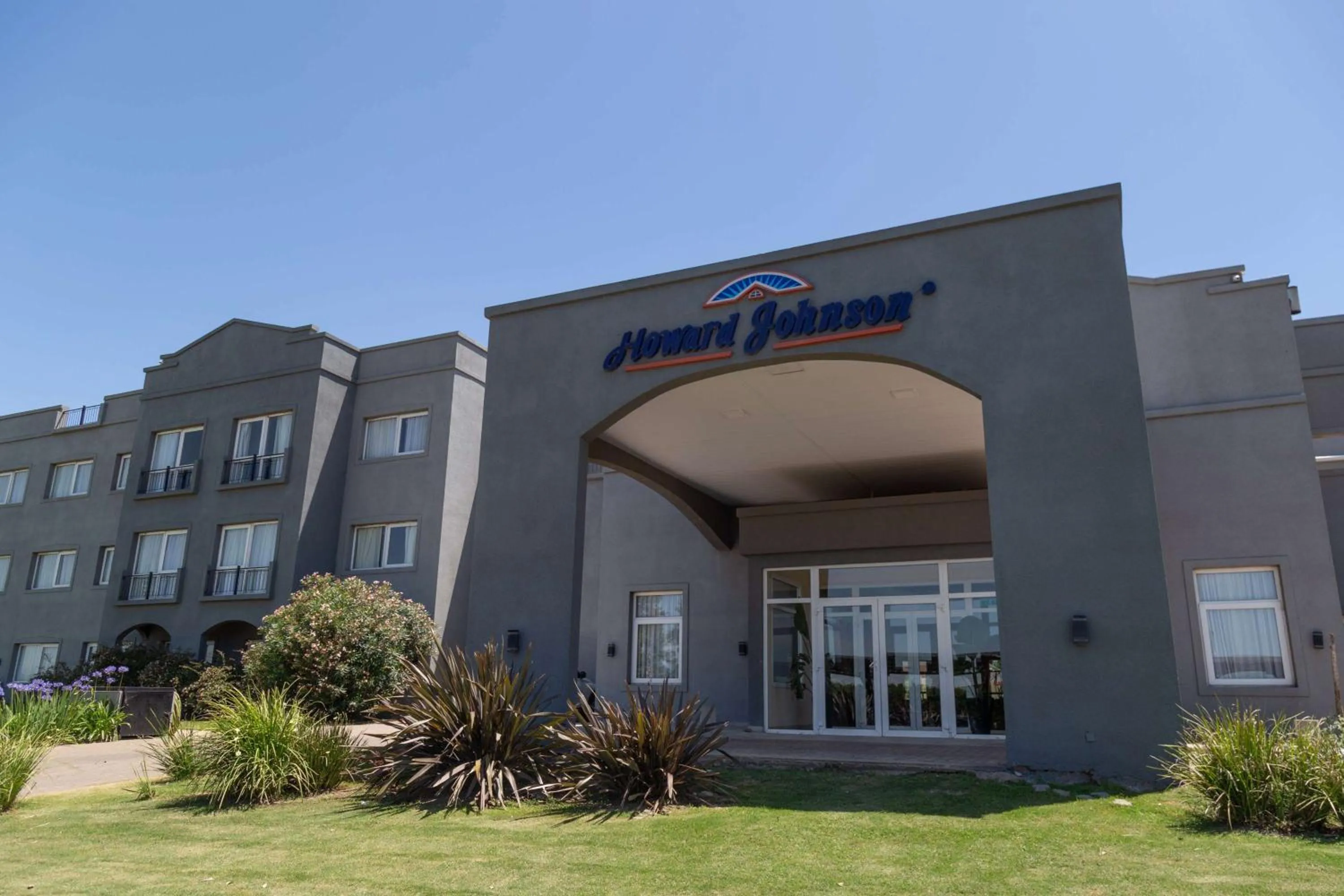 Property building in Howard Johnson Hotel & Resort Funes