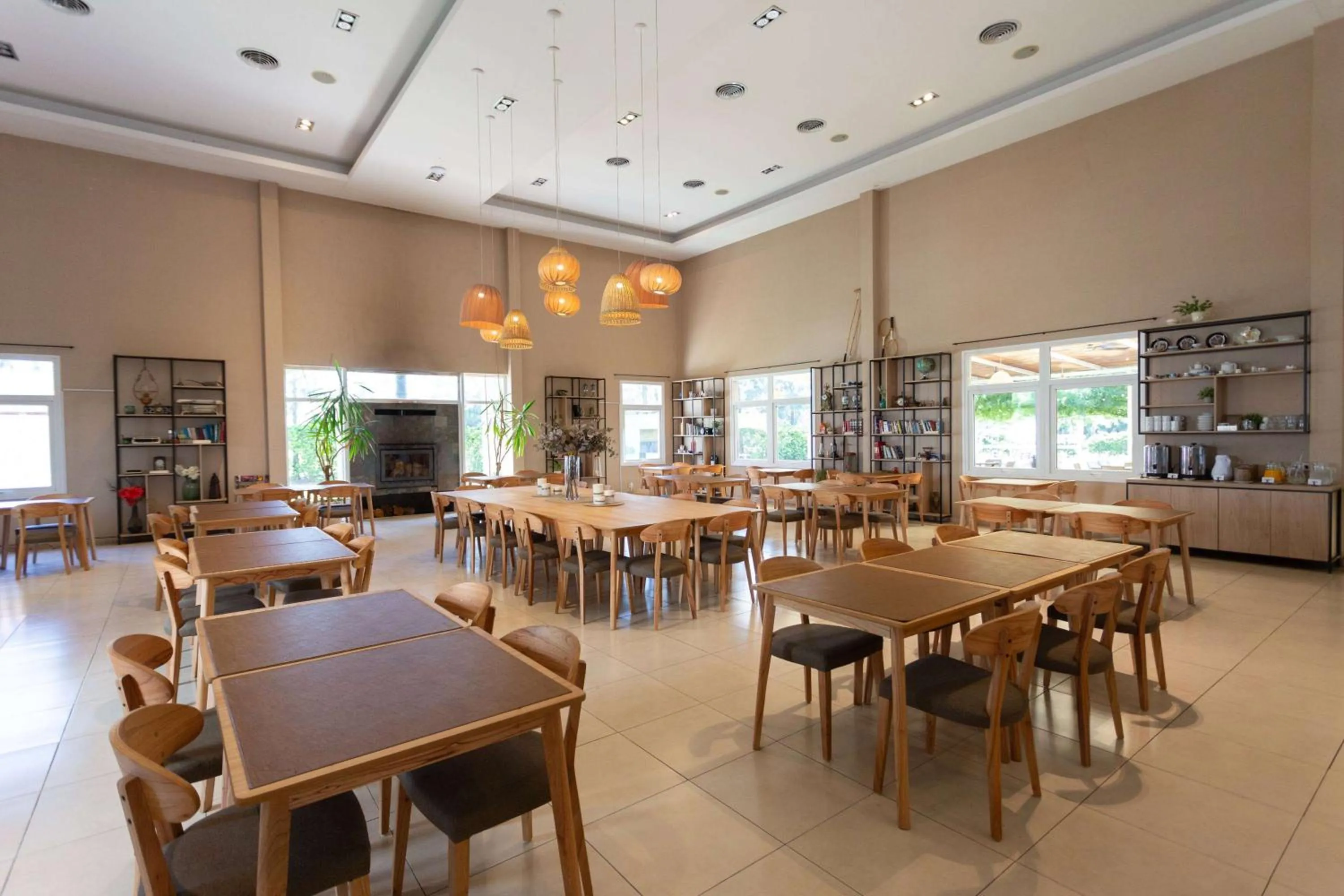 Meeting/conference room in Howard Johnson Hotel & Resort Funes