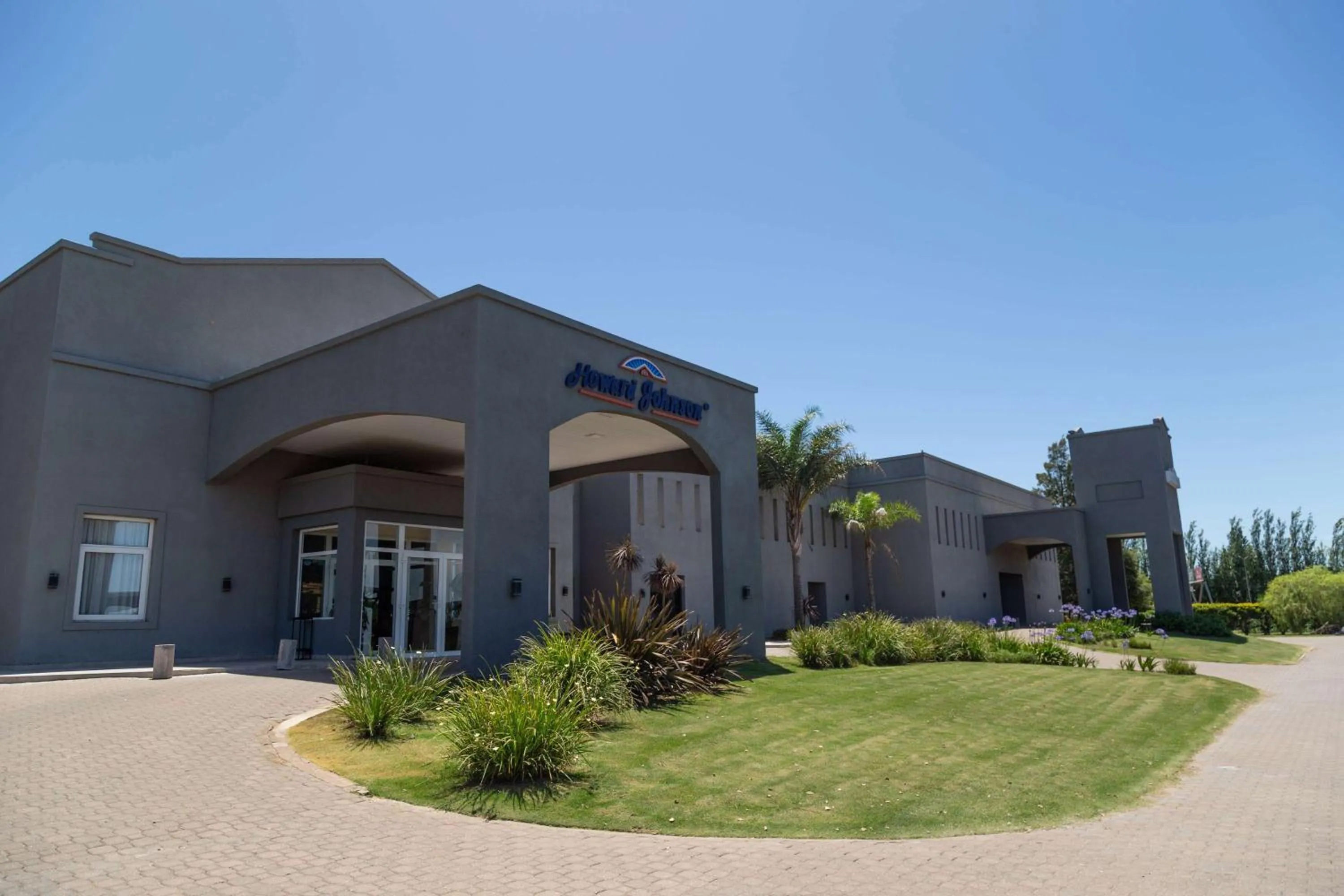 Property building in Howard Johnson Hotel & Resort Funes