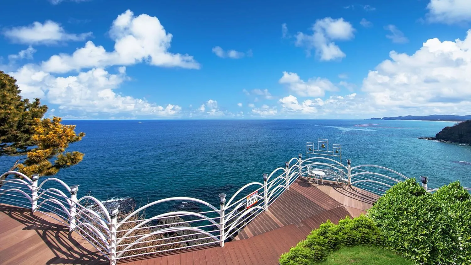 Samcheok white romantic pension