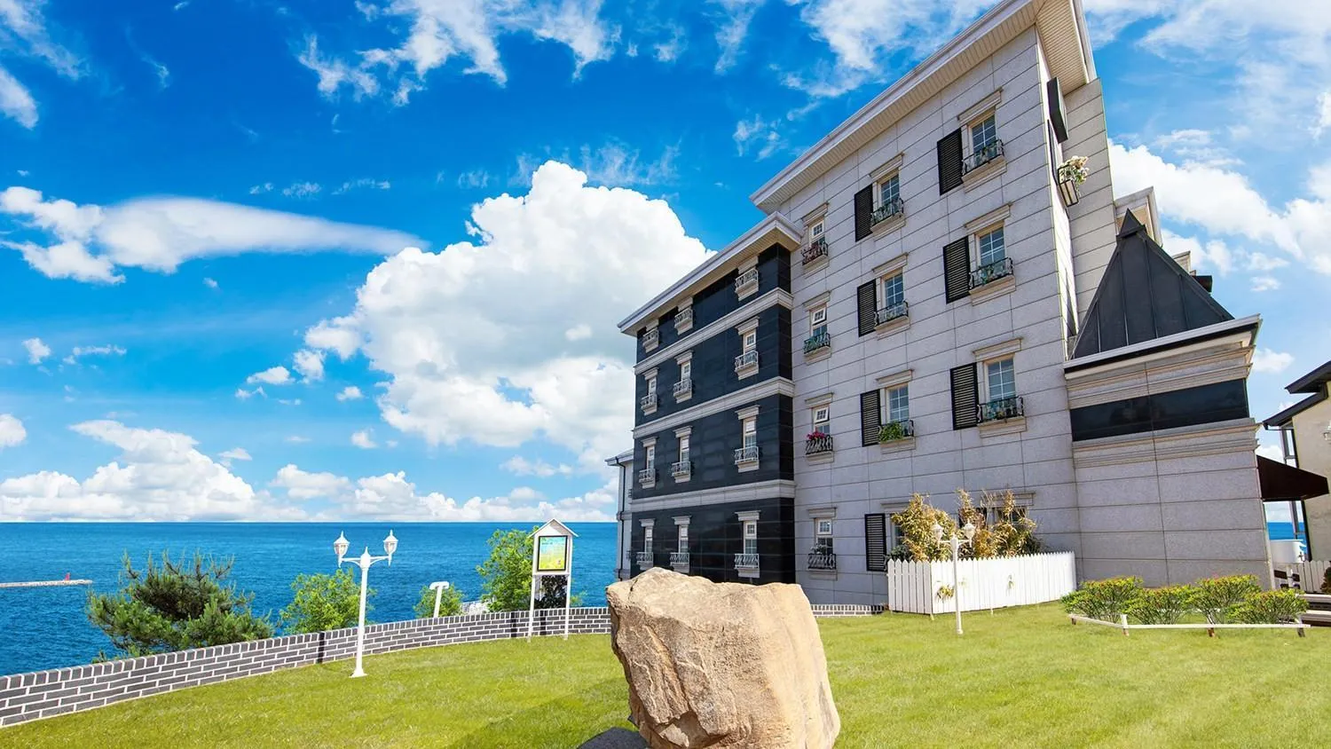 Samcheok white romantic pension