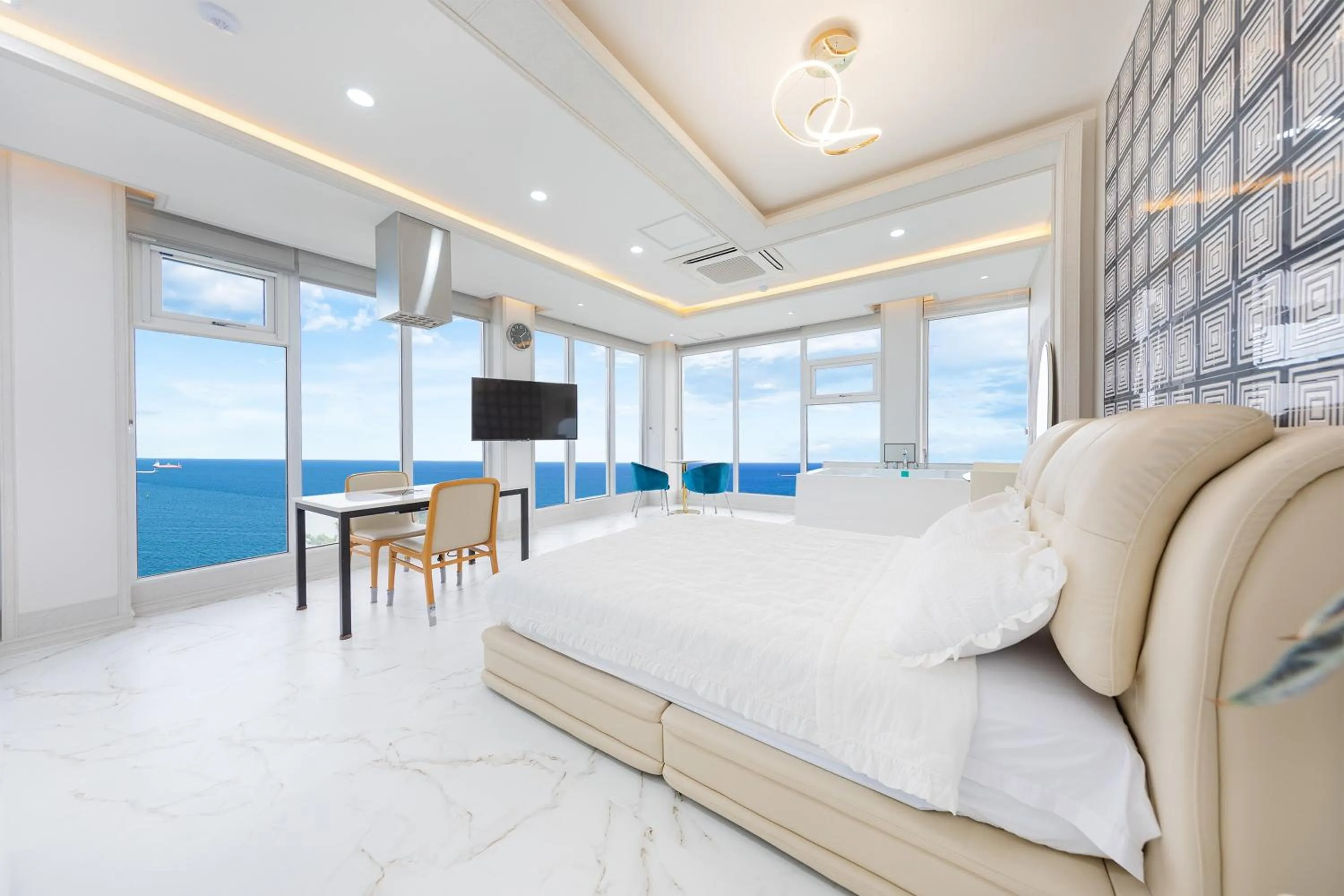 Bed in Samcheok white romantic pension