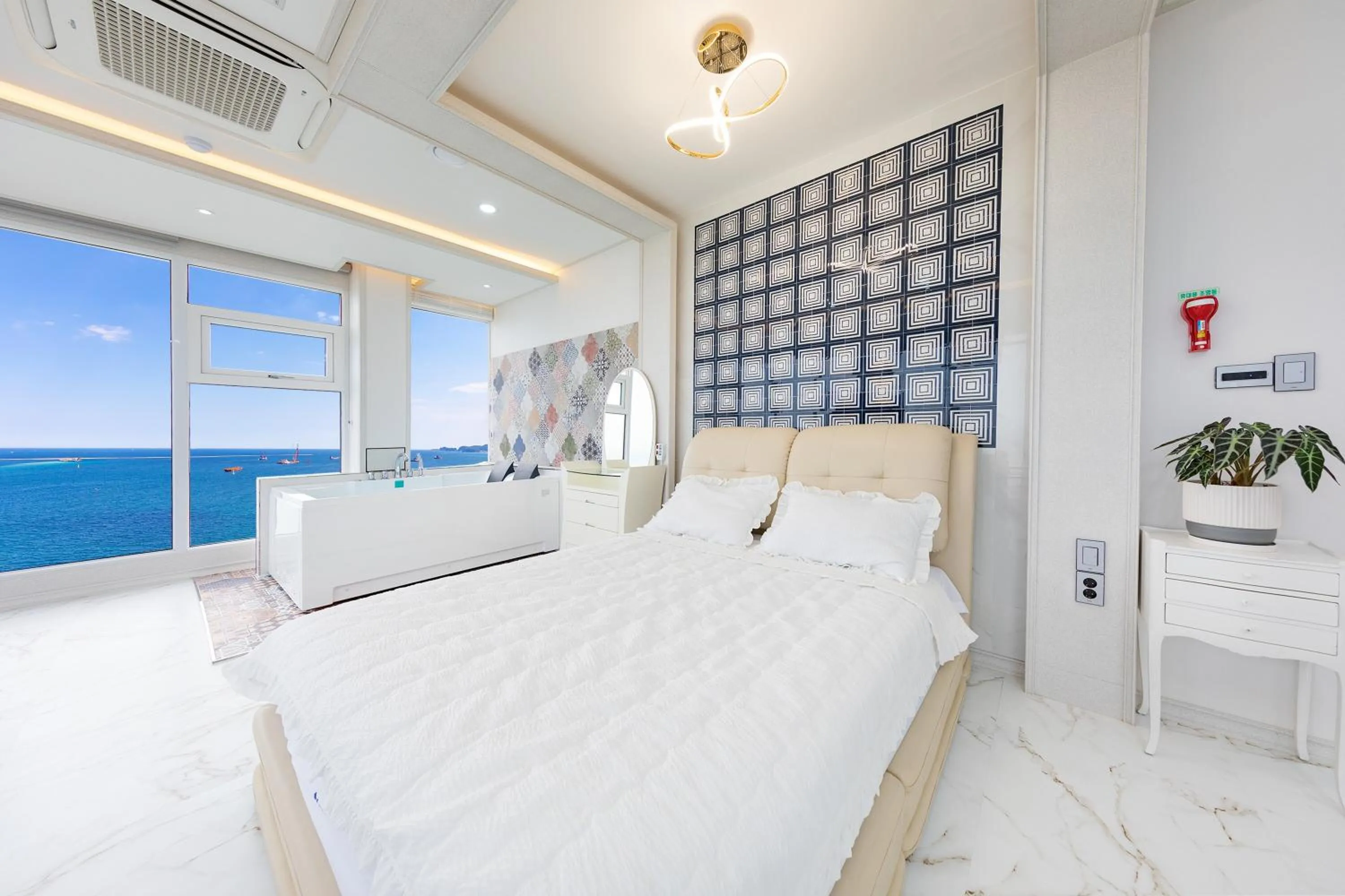 Bed in Samcheok white romantic pension