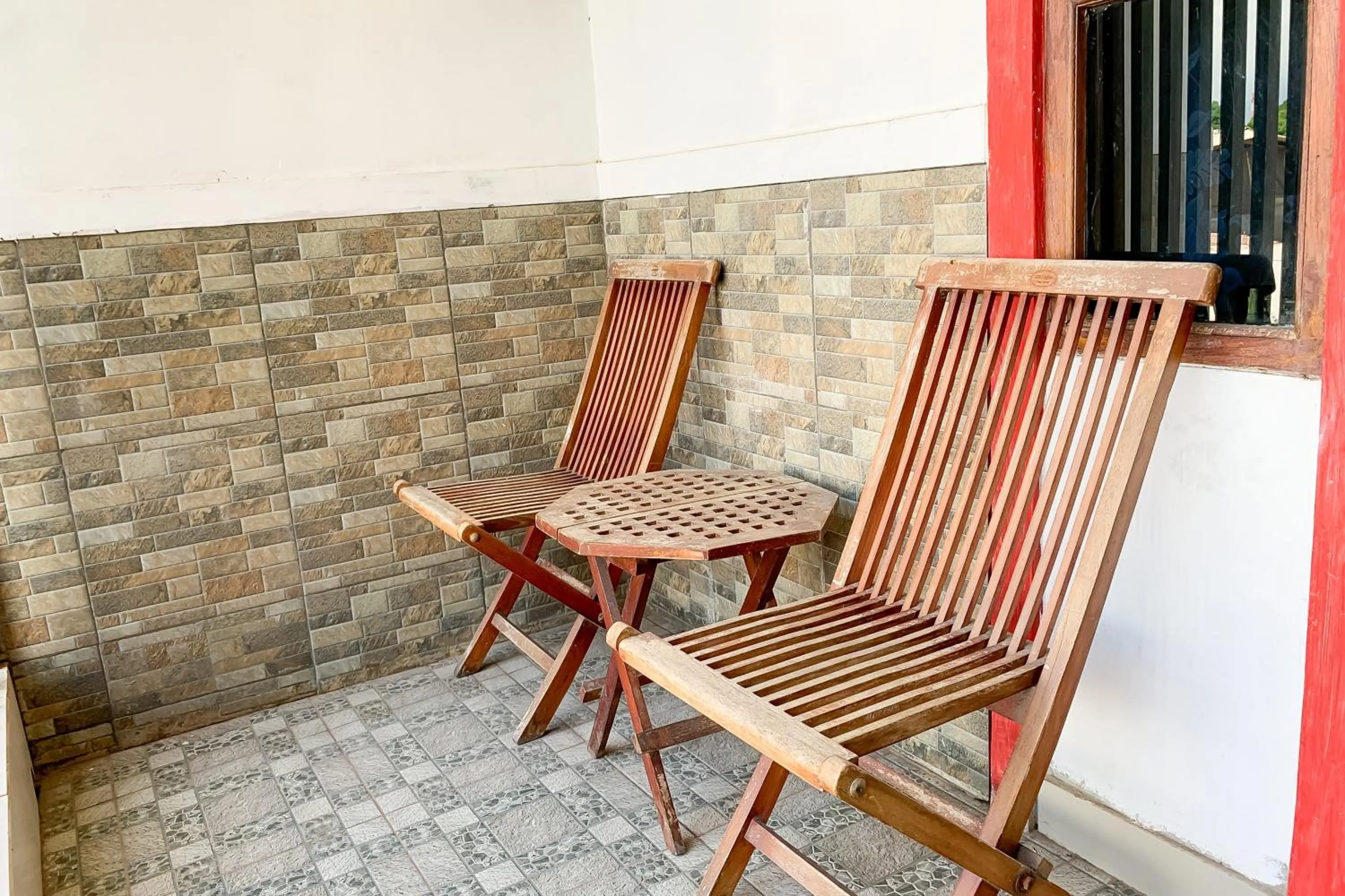 Seating area in Urbanview Hotel Permata Syariah Garut