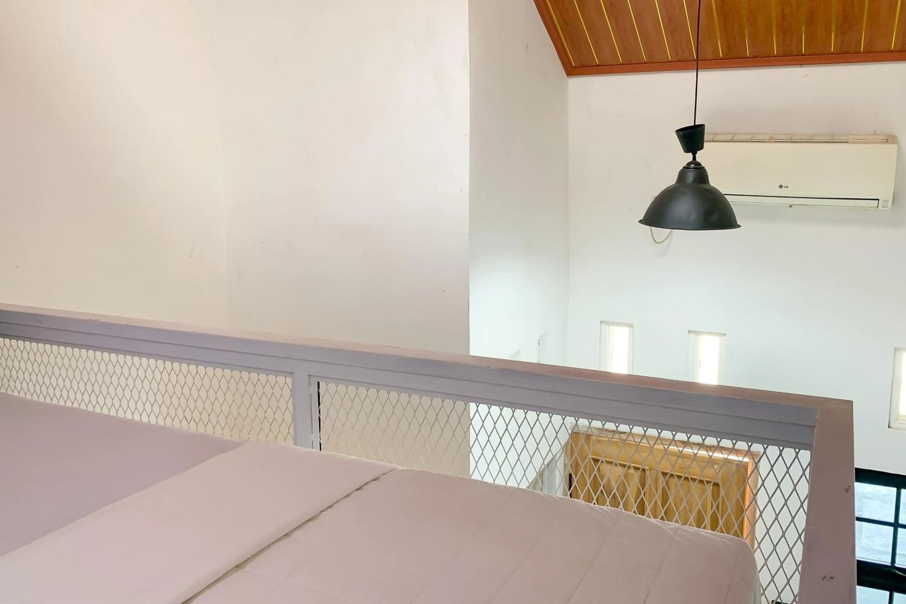 Bathroom, Bed in Urbanview Hotel Permata Syariah Garut