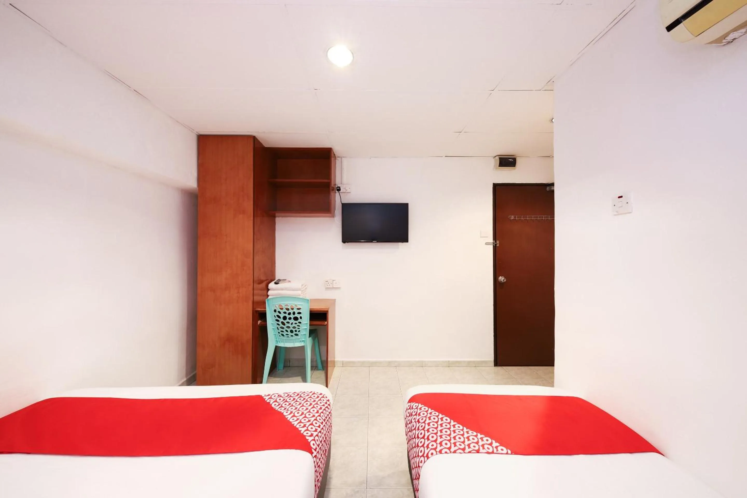 View (from property/room), Bed in L&L Hotel Melaka