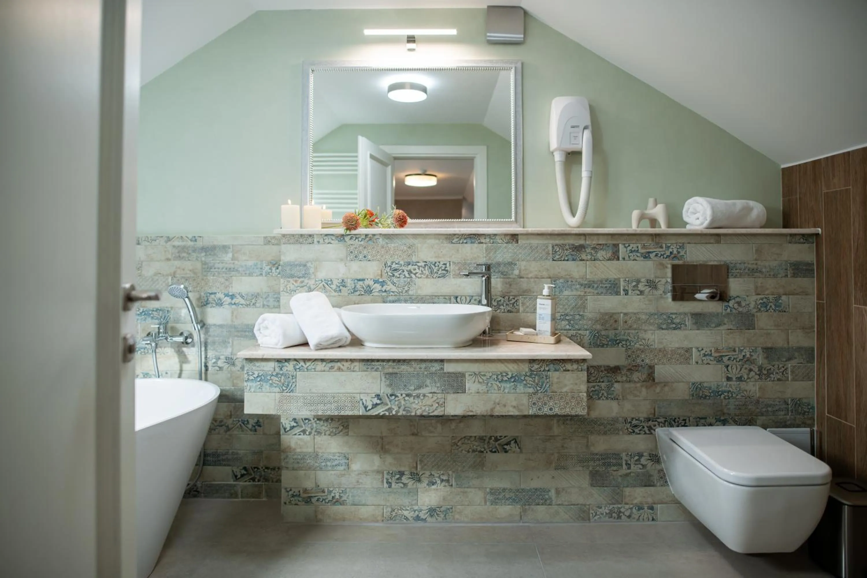 Toilet in Olivia 9teen Hotel Boutique