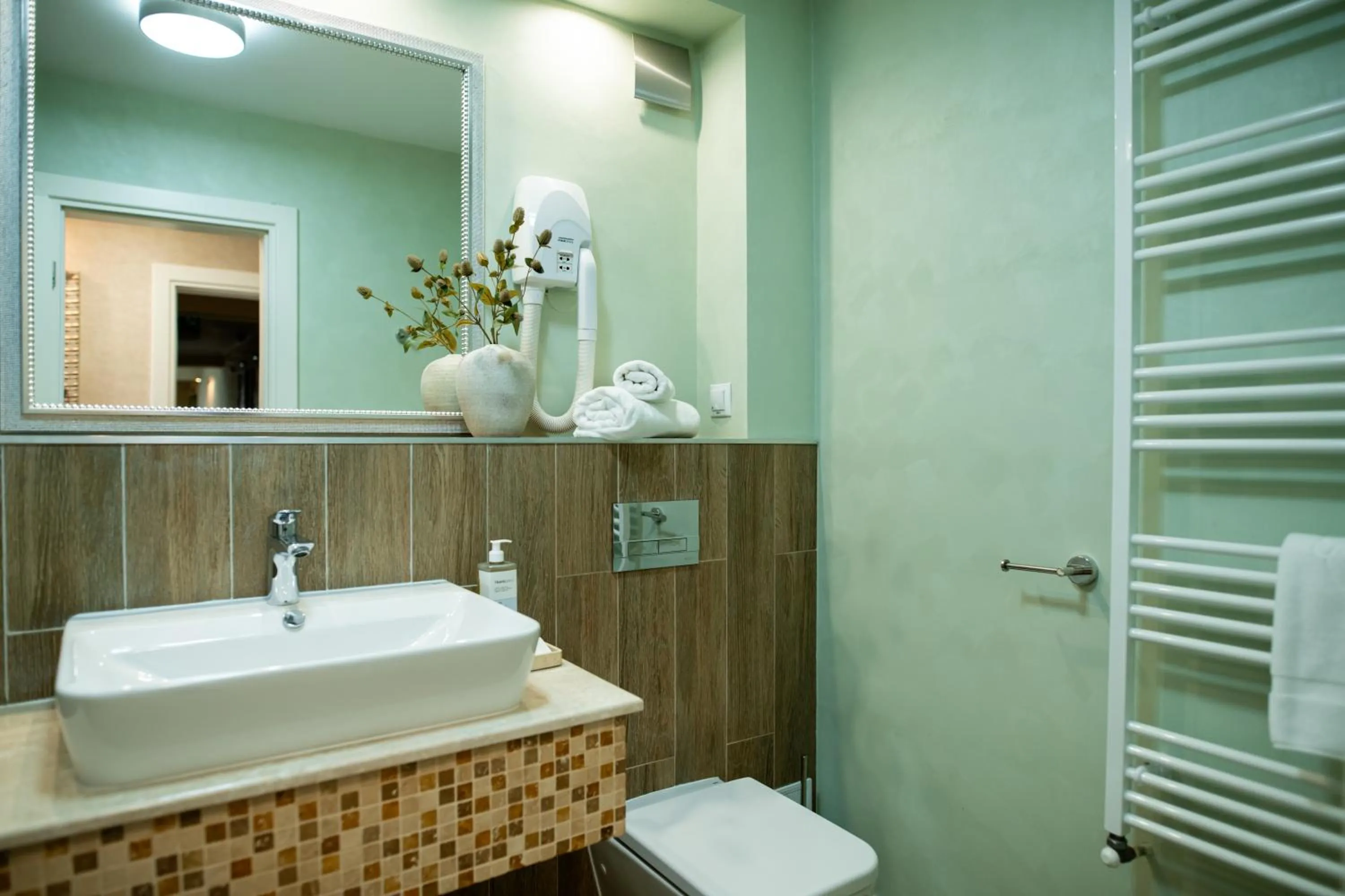 Shower in Olivia 9teen Hotel Boutique