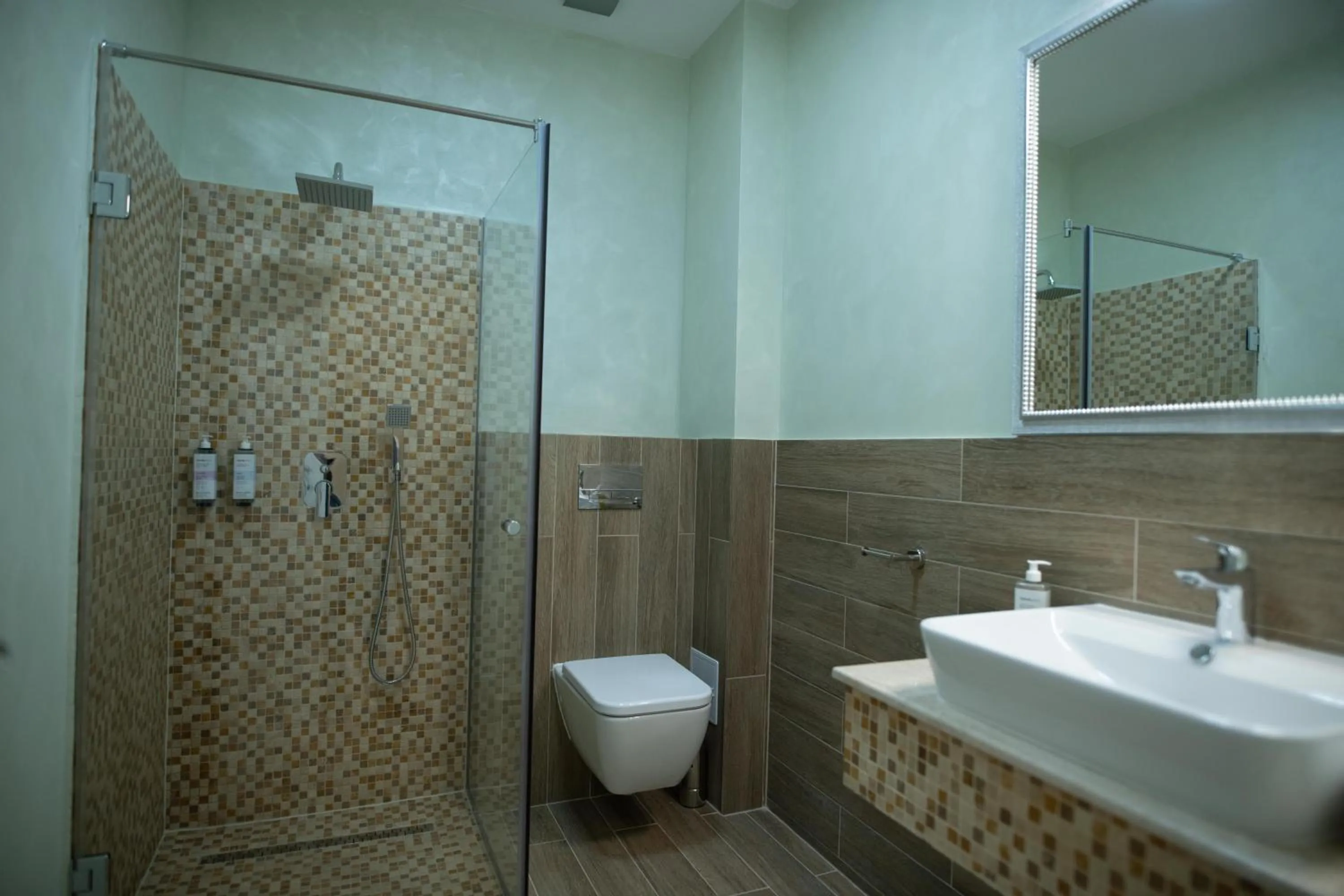 Shower in Olivia 9teen Hotel Boutique