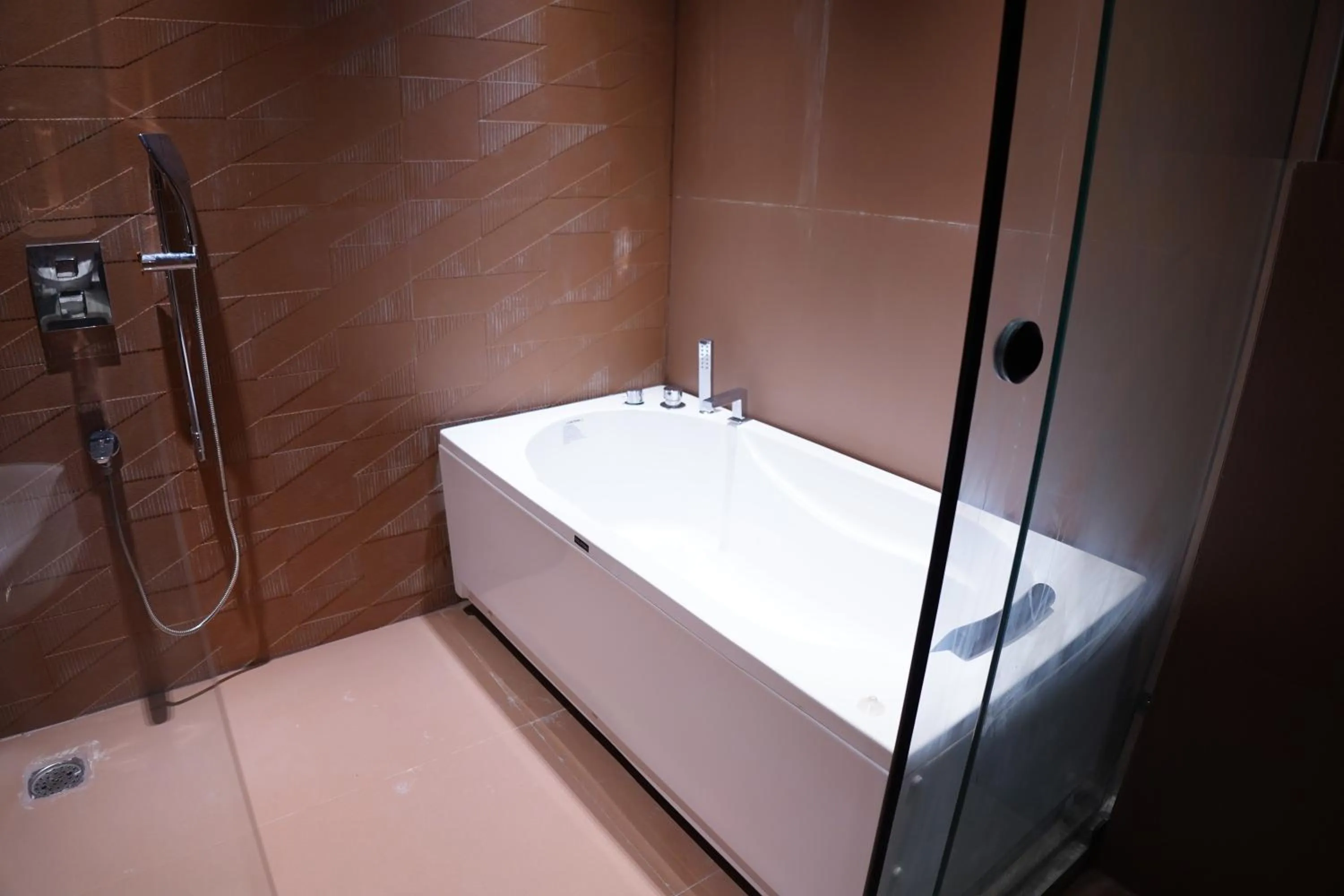 Bathroom in The Pearl Petal