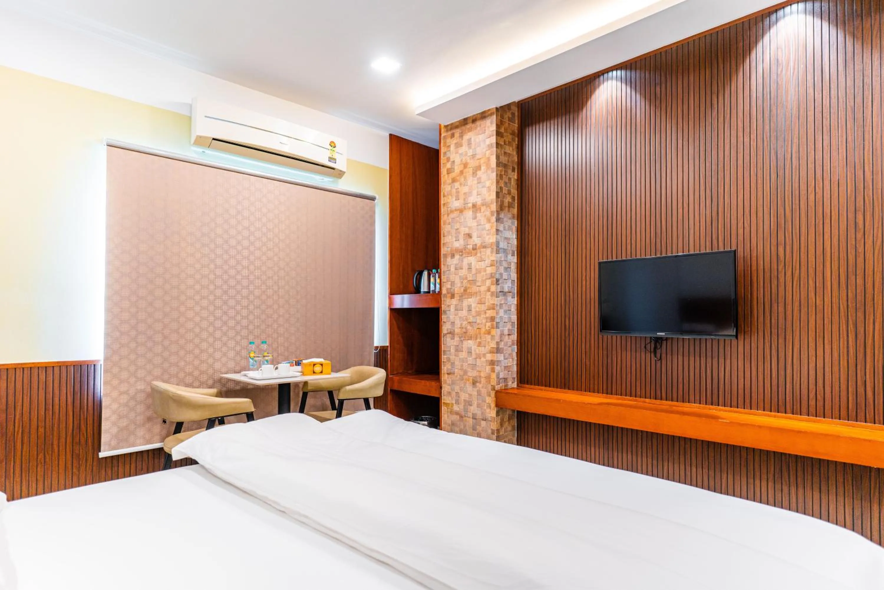 Bed in Misty Rock Hotels