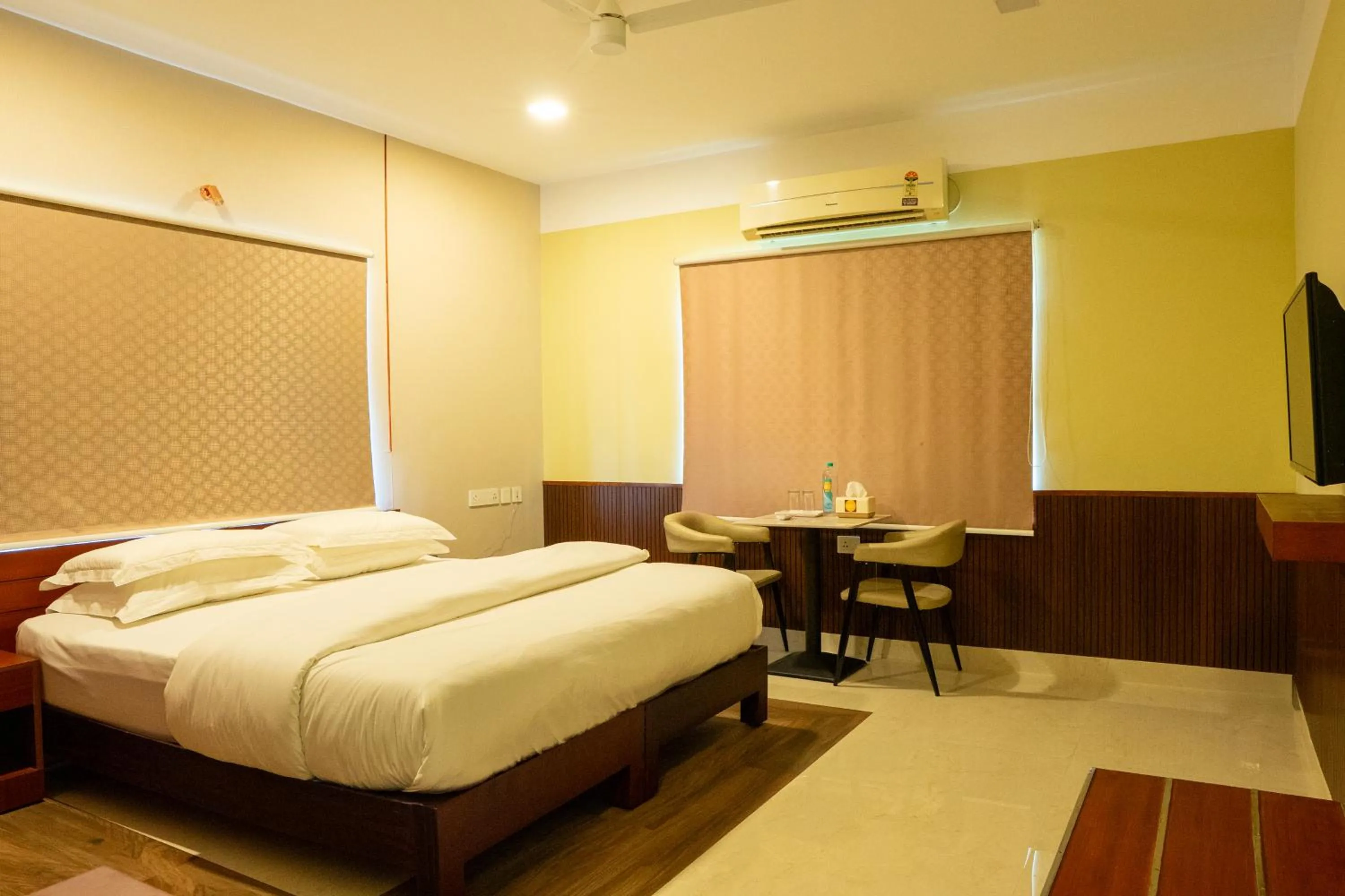 Bed in Misty Rock Hotels