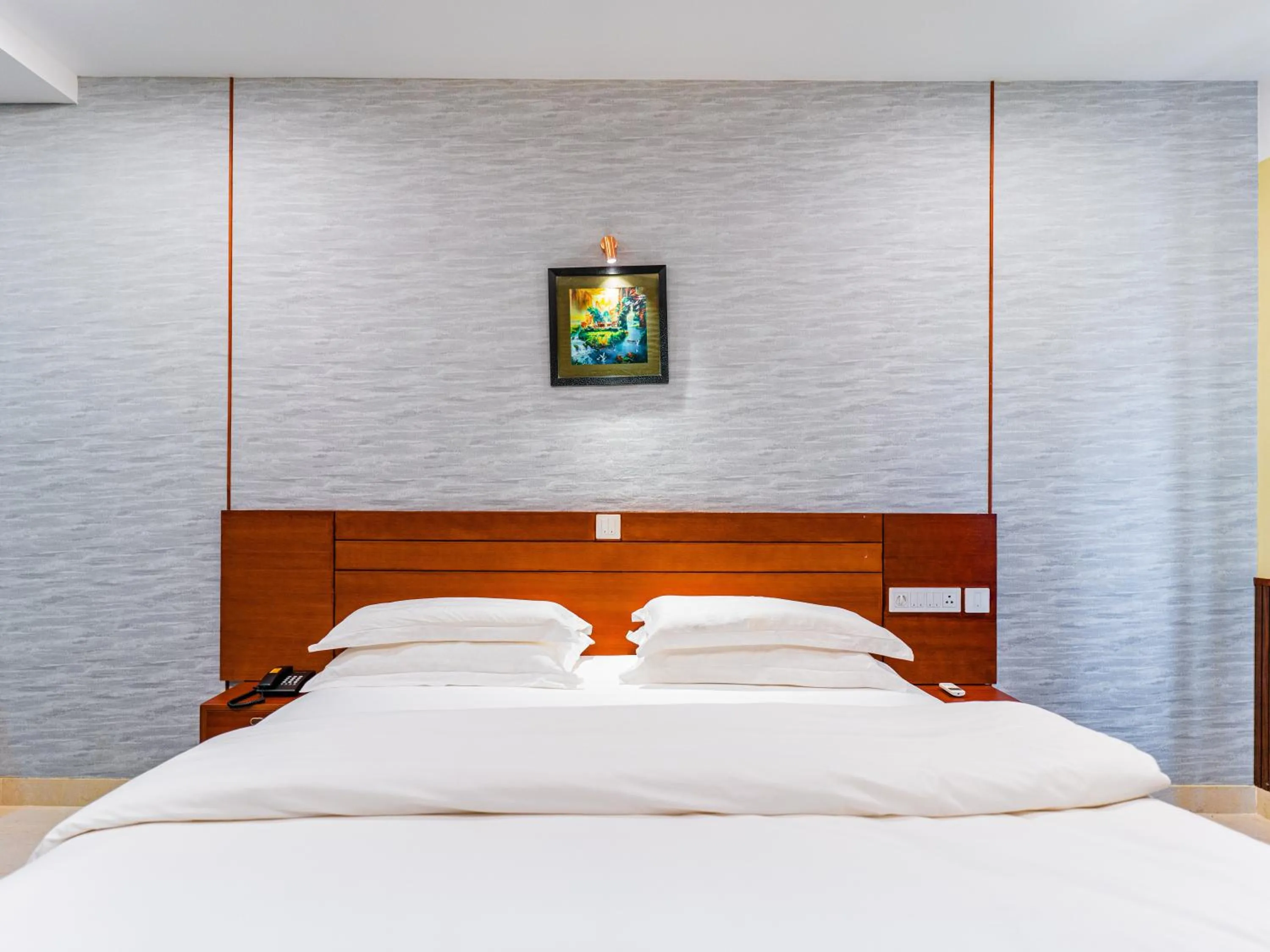 Bed in Misty Rock Hotels