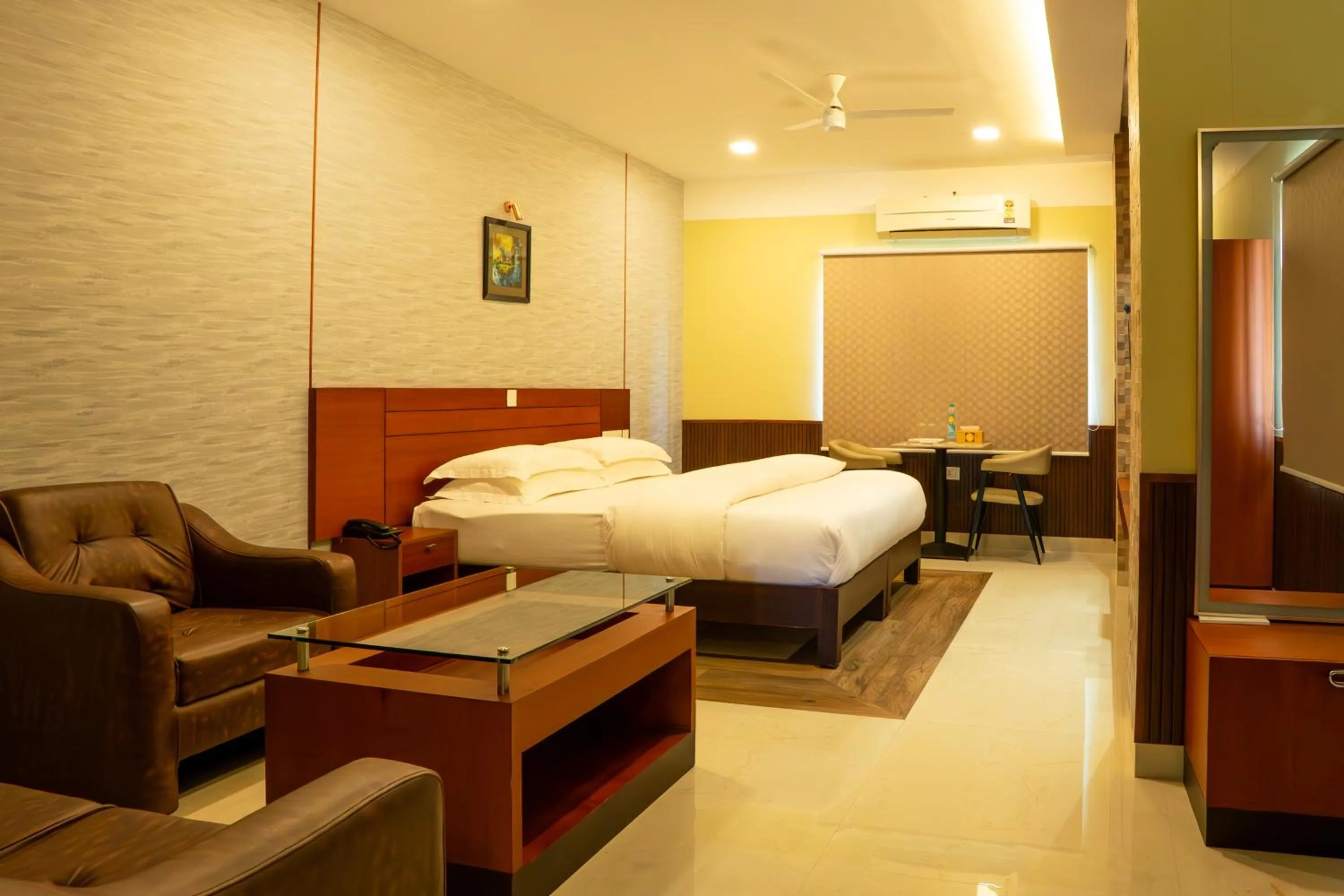 Photo of the whole room, Bed in Misty Rock Hotels