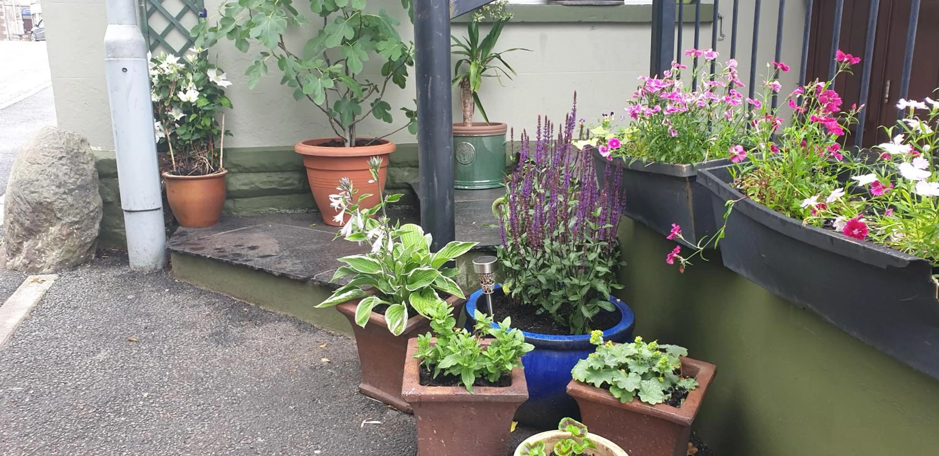 Facade/entrance in Usk And Railway Inn