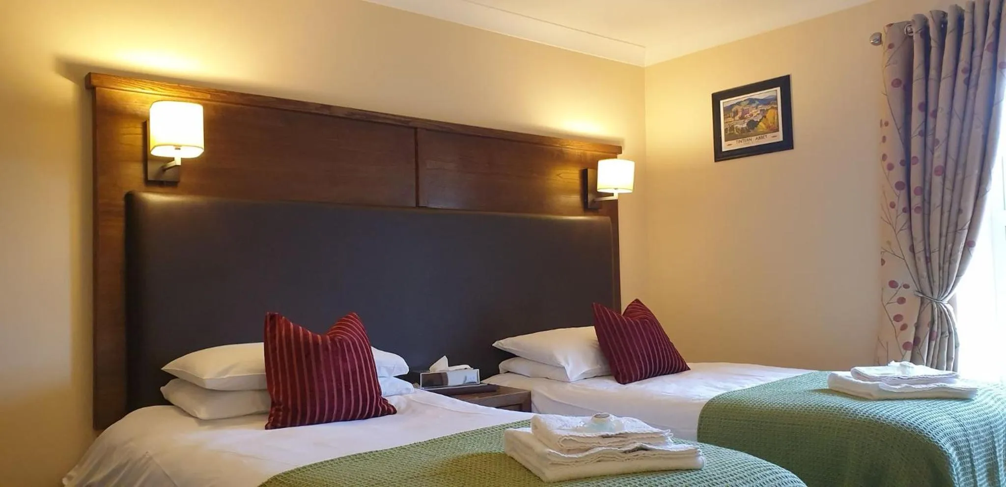 Bed in Usk And Railway Inn