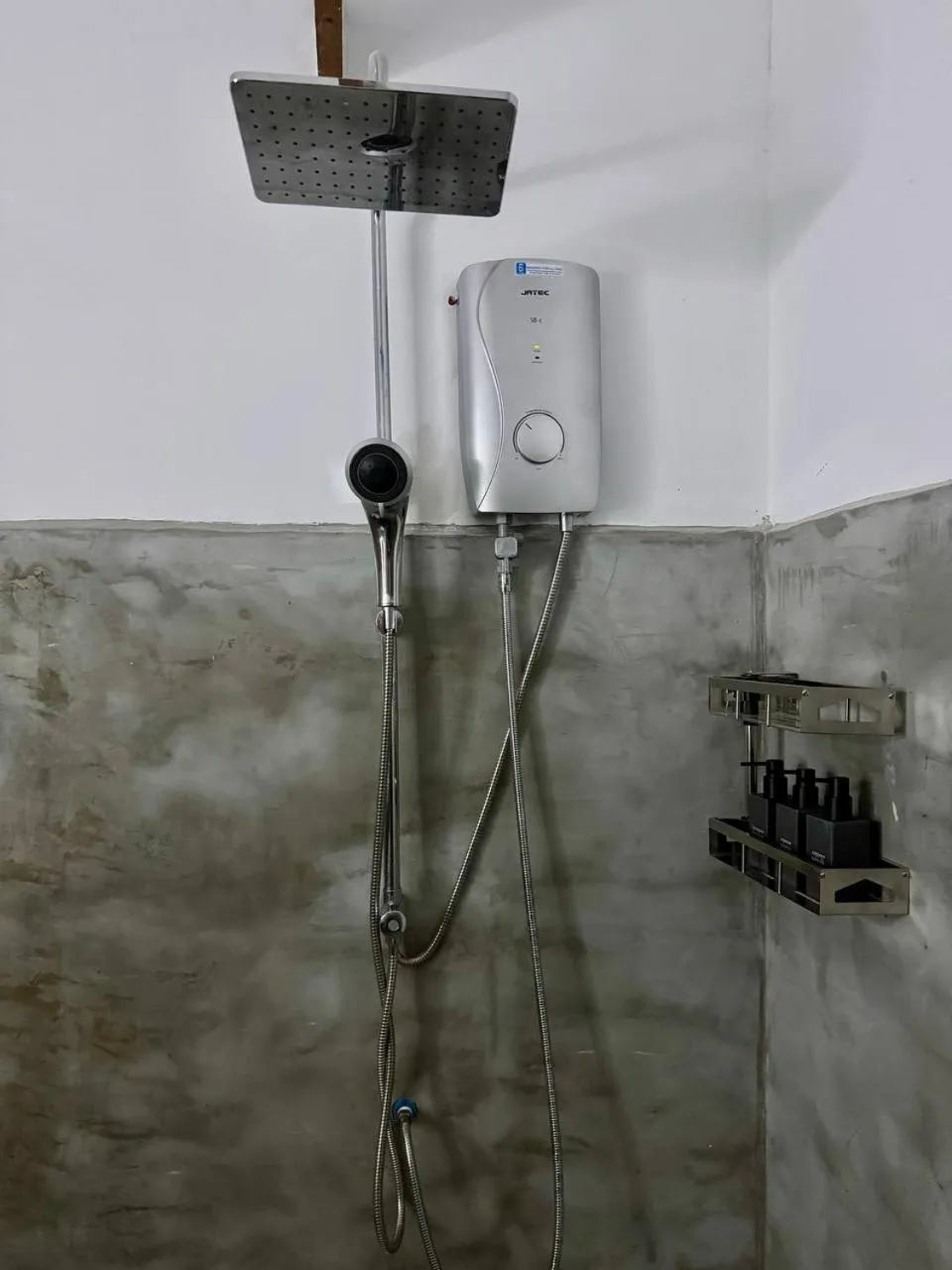 Shower in Babybong Koh Rong