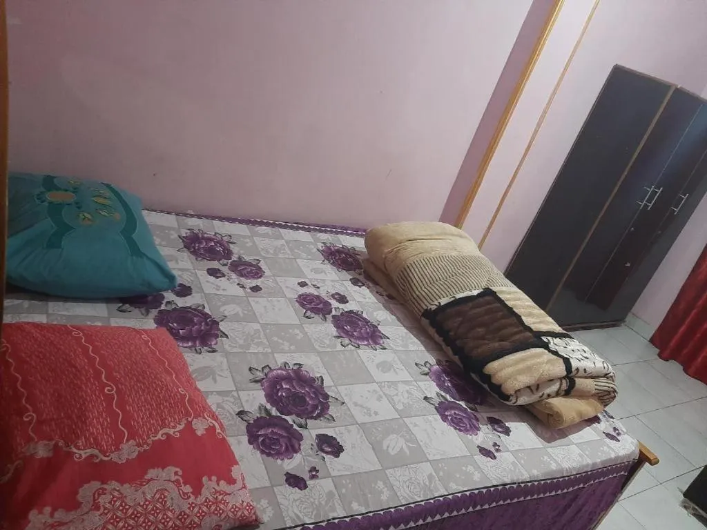 Bedroom, Bed in Pyramids View