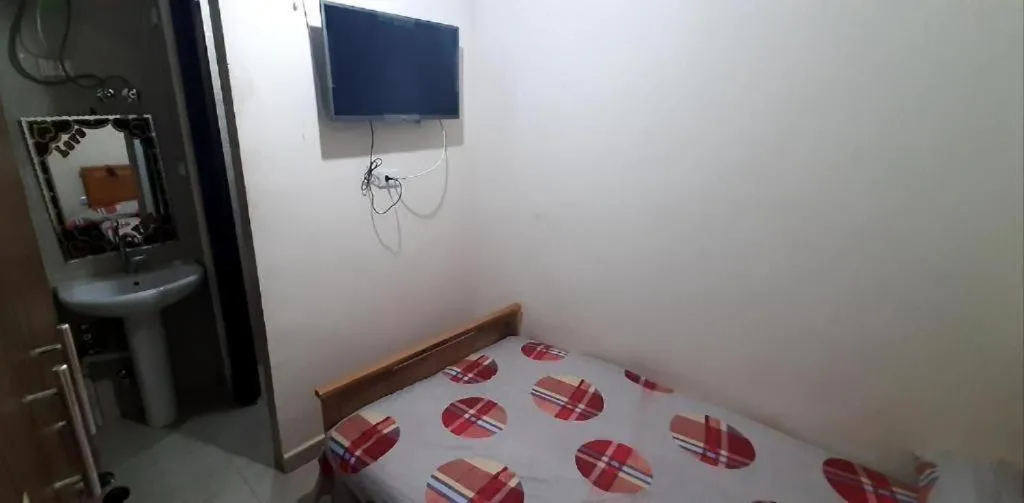 Bedroom, Bed in Pyramids View