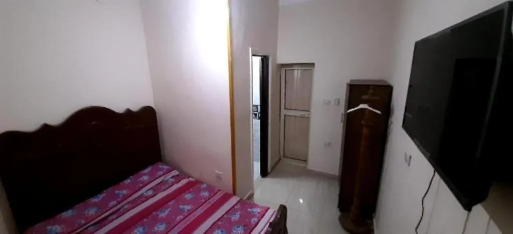 Bedroom, Bed in Pyramids View