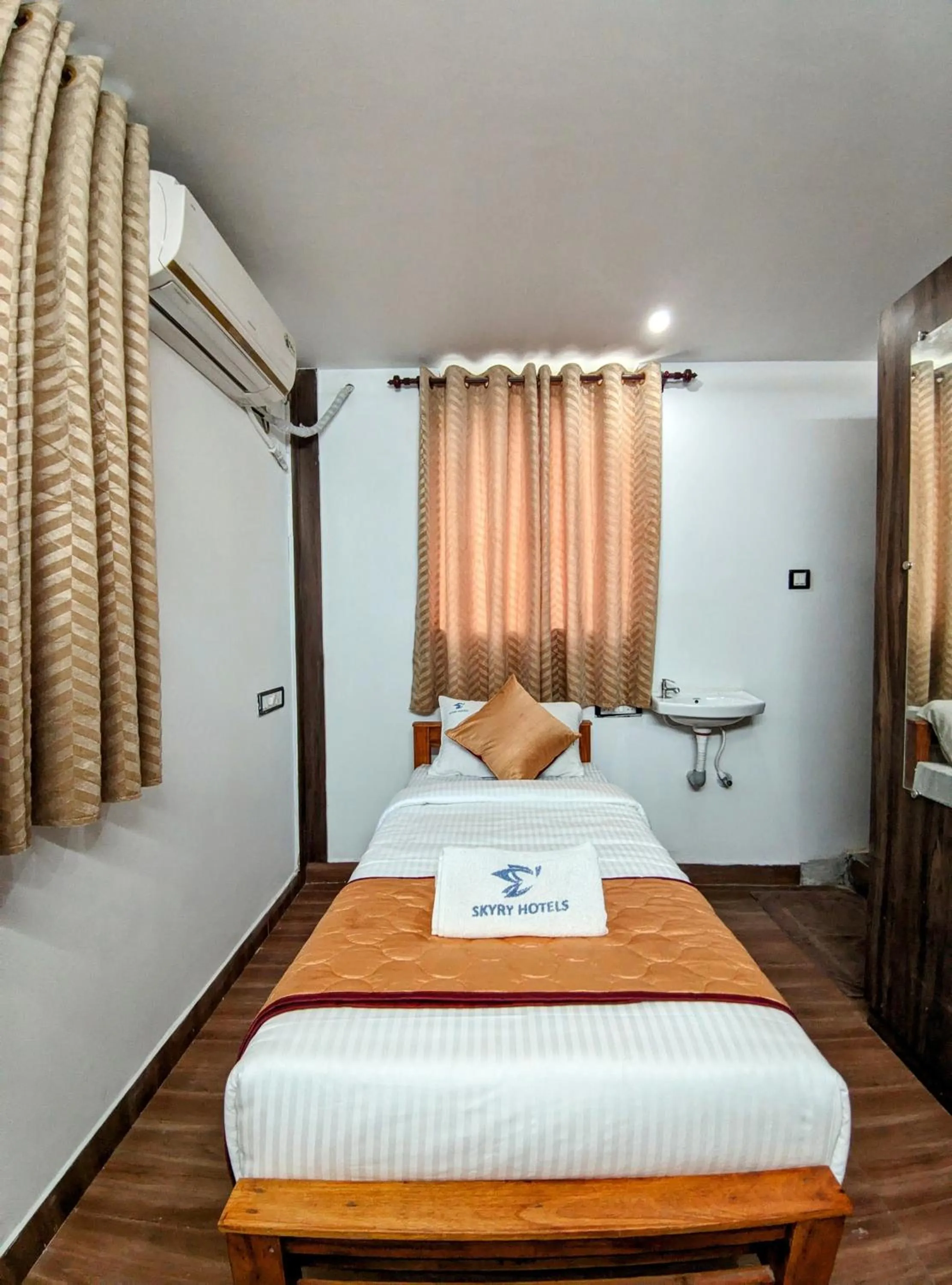Bed in Skyry Hotels Singanallur