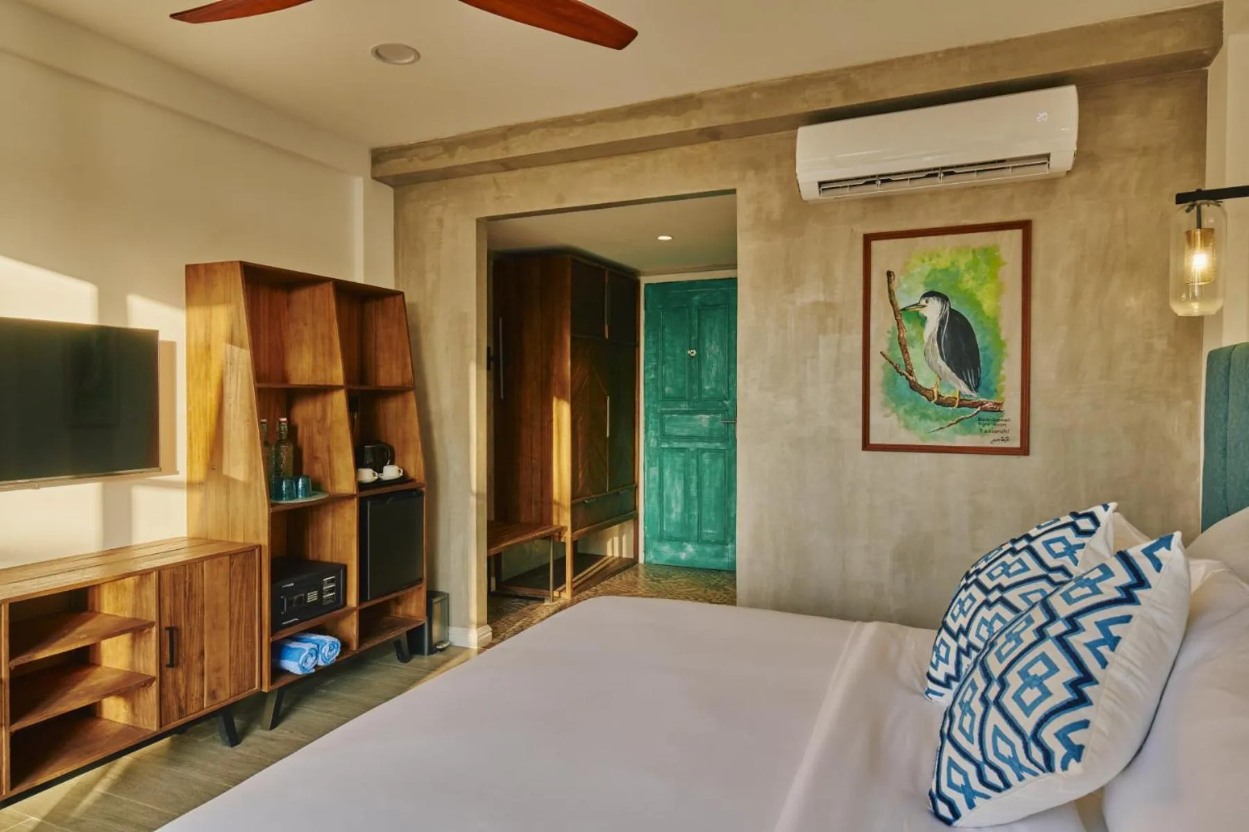 Bed in Beach Hotel Dhigurah