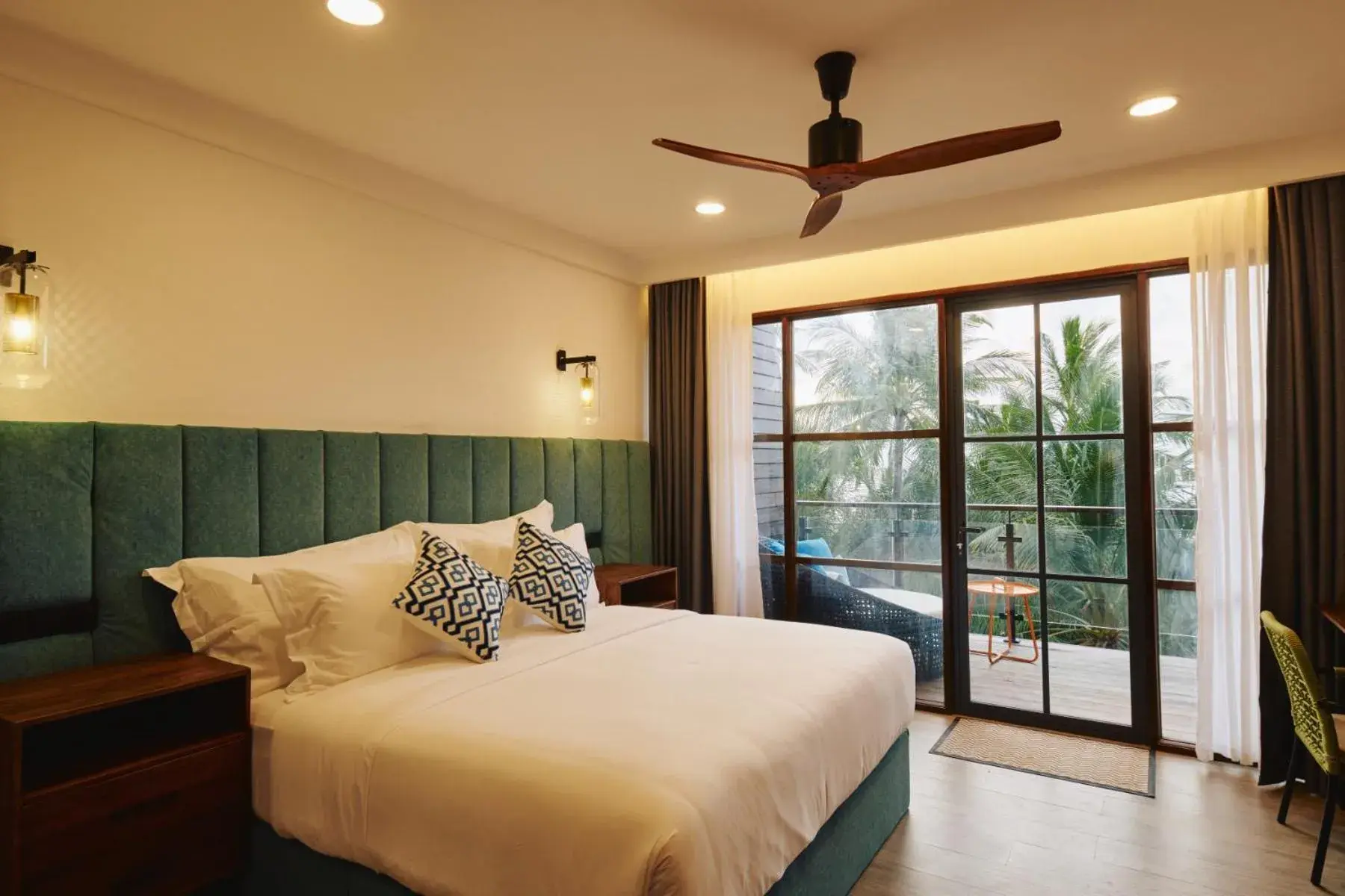Deluxe Double Room with Balcony in Beach Hotel Dhigurah Deluxe Double Room with Balcony in Beach Hotel Dhigurah