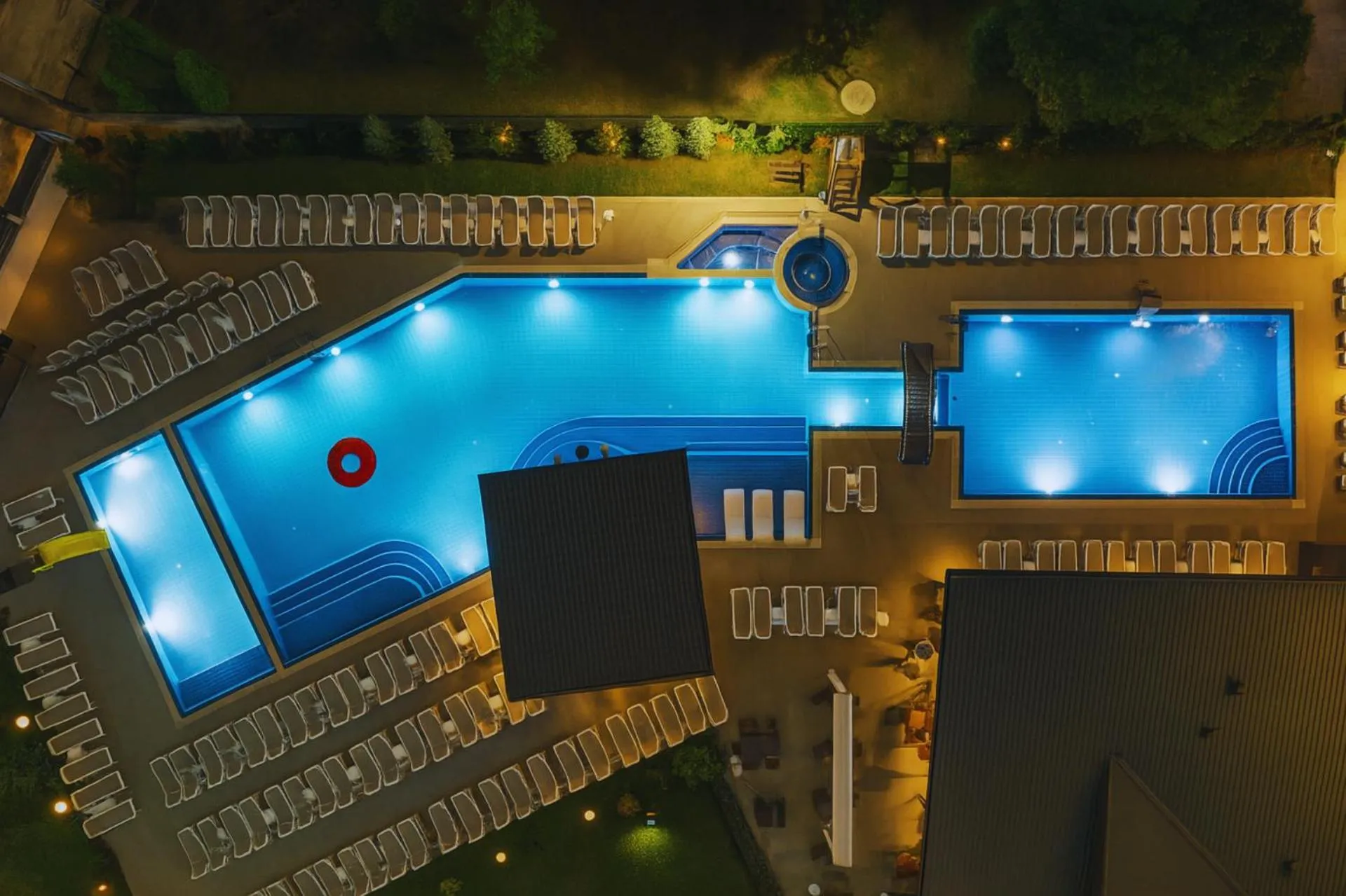Swimming pool in Regnum Banya Thermal Hotel