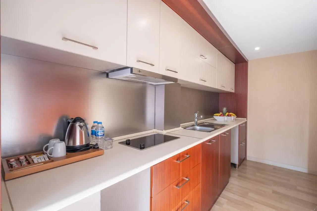 Superior Double or Twin Room with Terrace in Park by Clover Nişantaşı Harbiye Şişli Superior Double or Twin Room with Terrace in Park by Clover Nişantaşı Harbiye Şişli