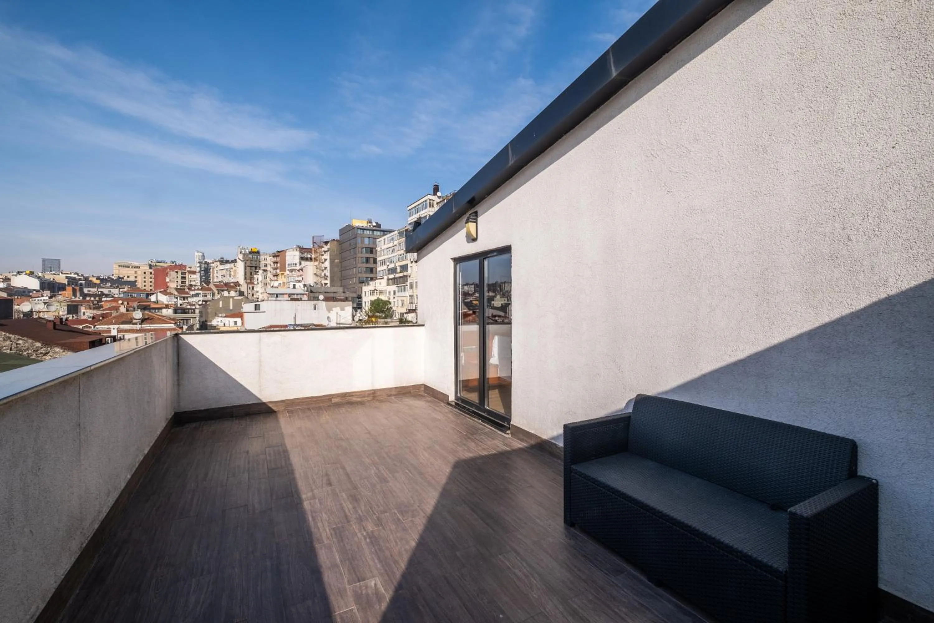 Garden in Park by Clover Nişantaşı Harbiye Şişli