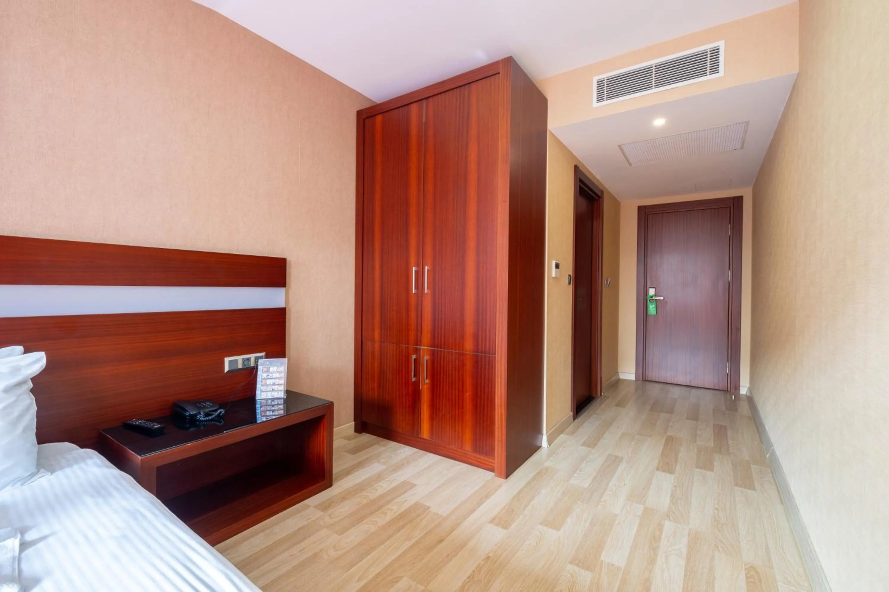 wardrobe, Bed in Park by Clover Nişantaşı Harbiye Şişli