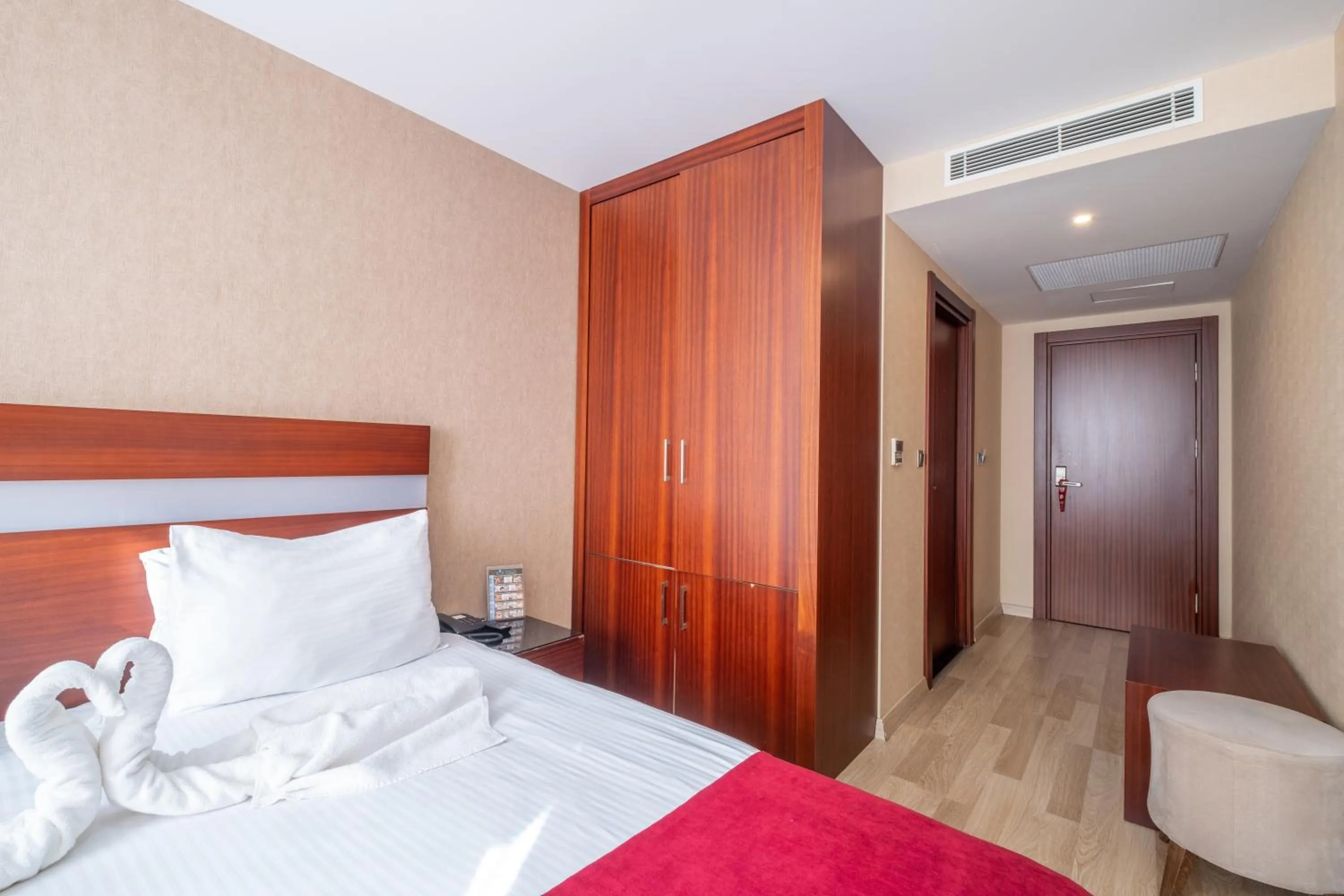 Bed in Park by Clover Nişantaşı Harbiye Şişli