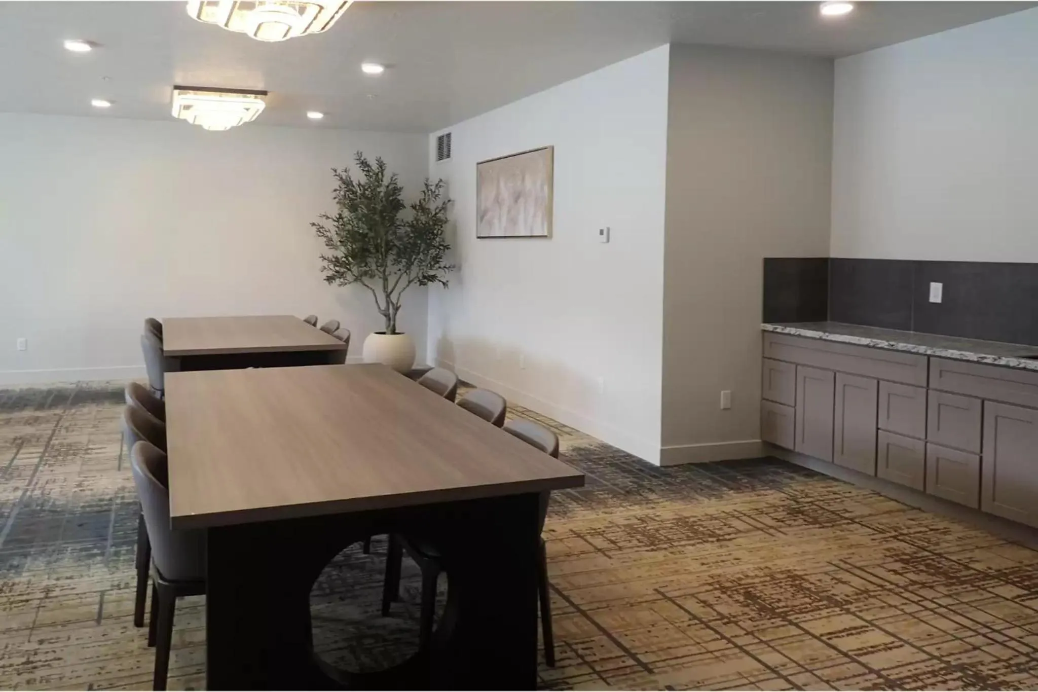 Meeting/conference room in The Valor, an Ascend Collection Hotel