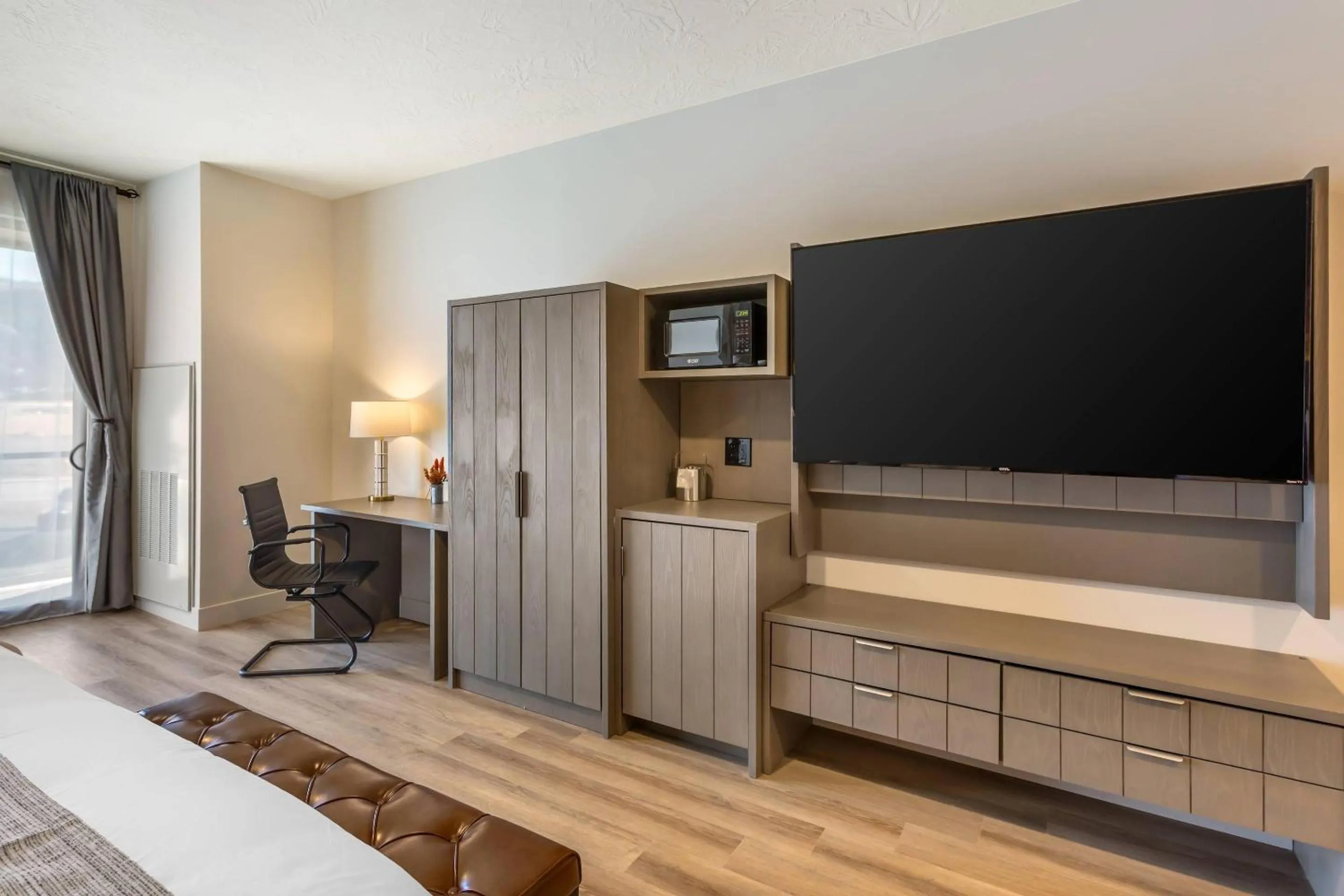 Bedroom in The Valor, an Ascend Collection Hotel