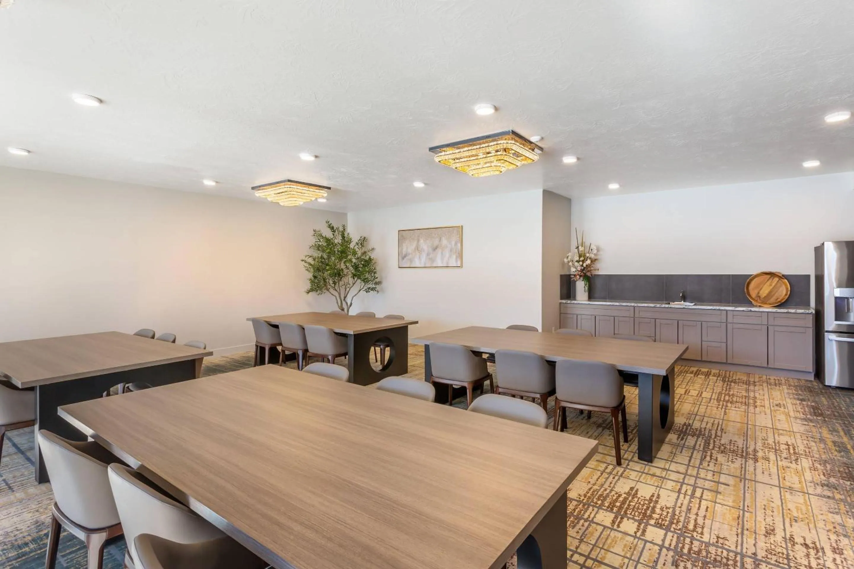 Meeting/conference room in The Valor, an Ascend Collection Hotel