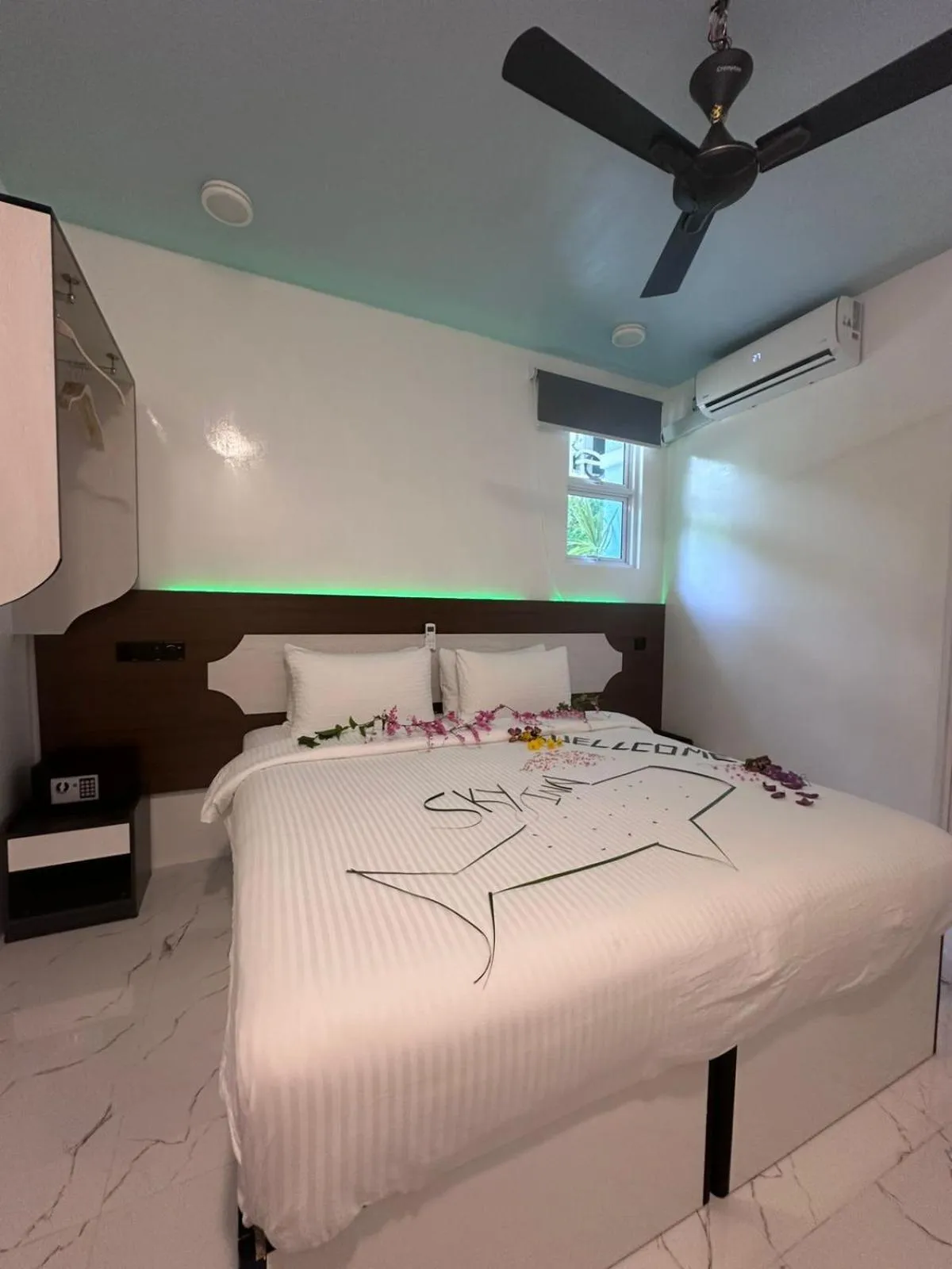 Bed in Skyinn omadhoo