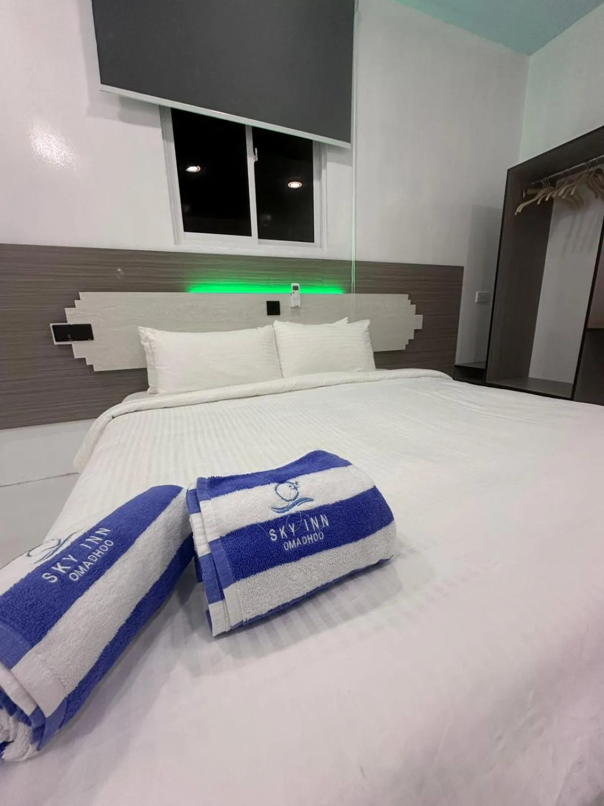 Photo of the whole room, Bed in Skyinn omadhoo