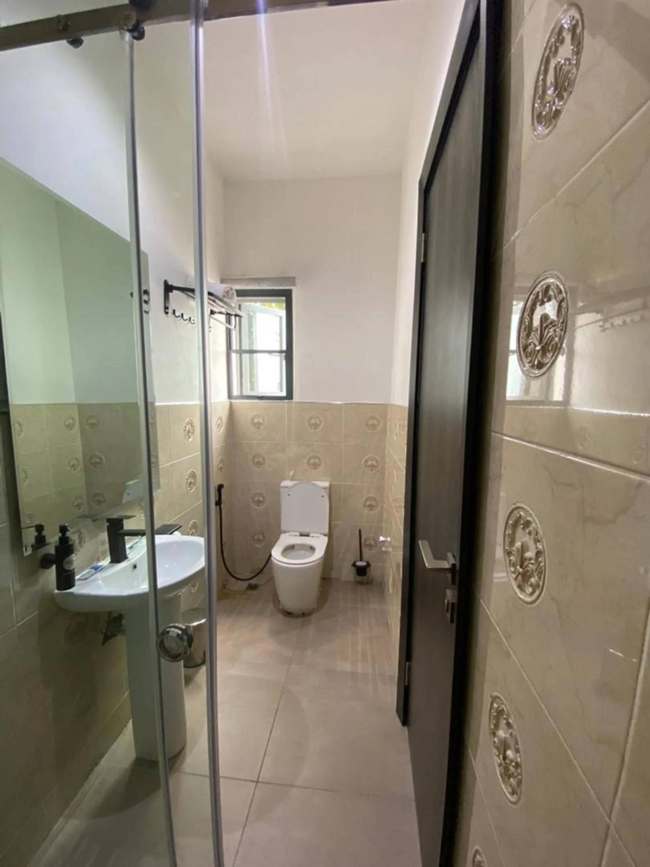 Toilet in Ringruby Hotel, Eso Close