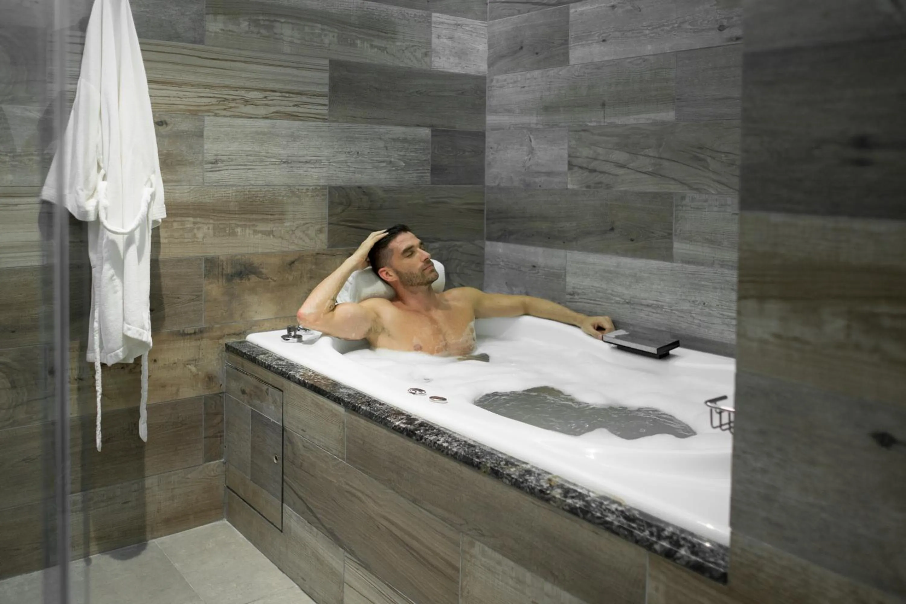 Hot Tub in Neper Hotel