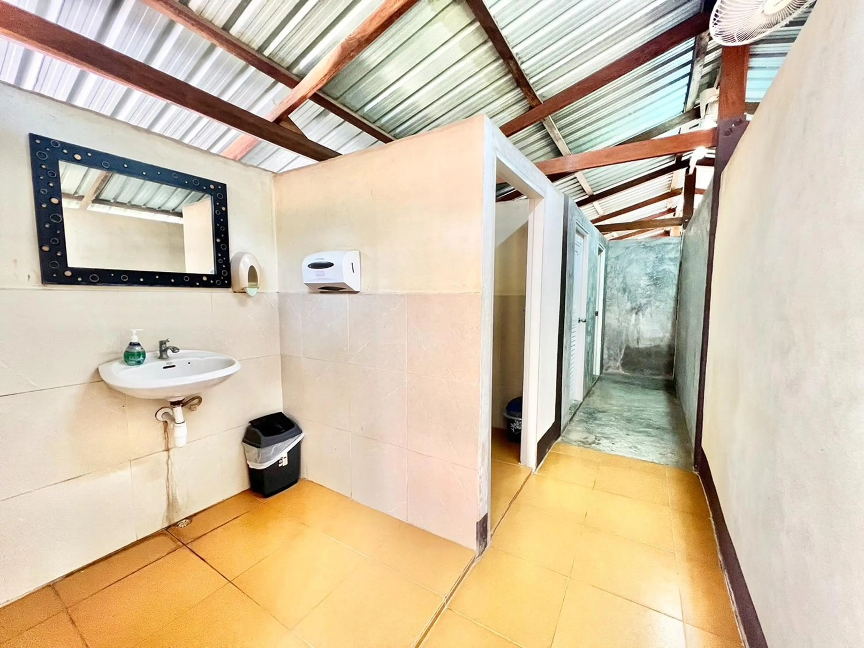 Bathroom in Fahluang Resort