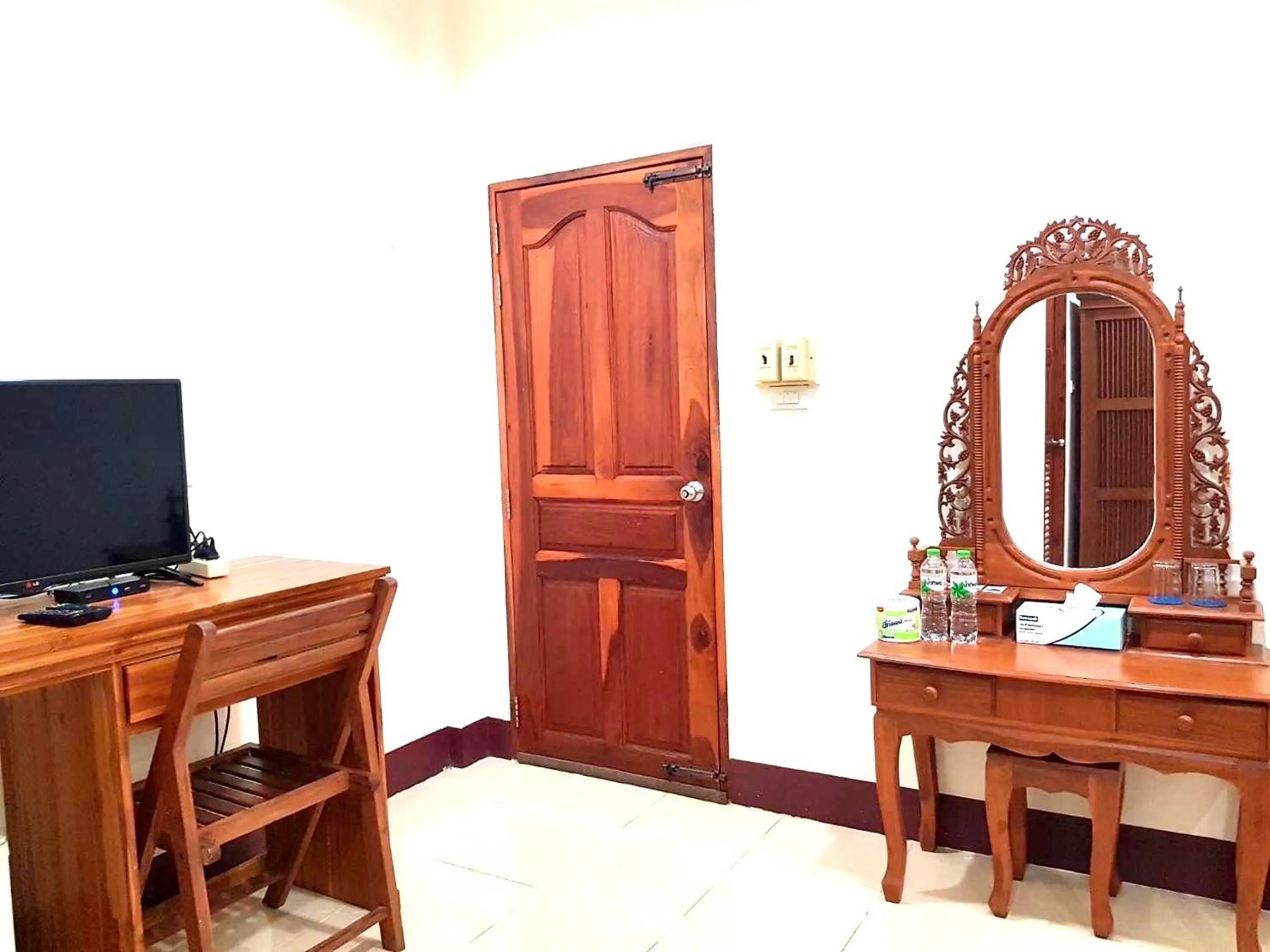 wardrobe in Fahluang Resort